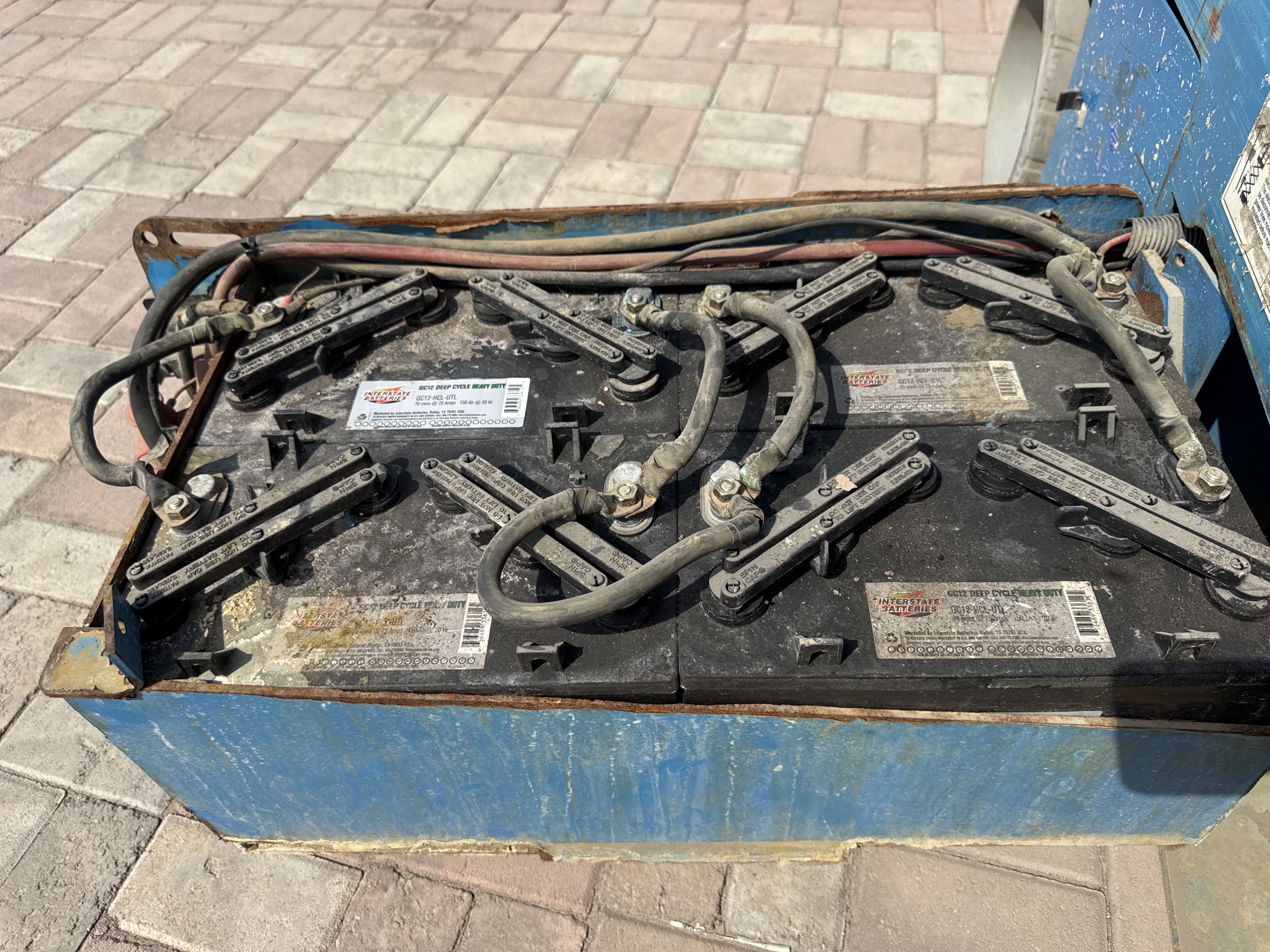 SLA-007-Genie-GS-4047-Scissor-lifts-inspection-Electronics-Battery-1