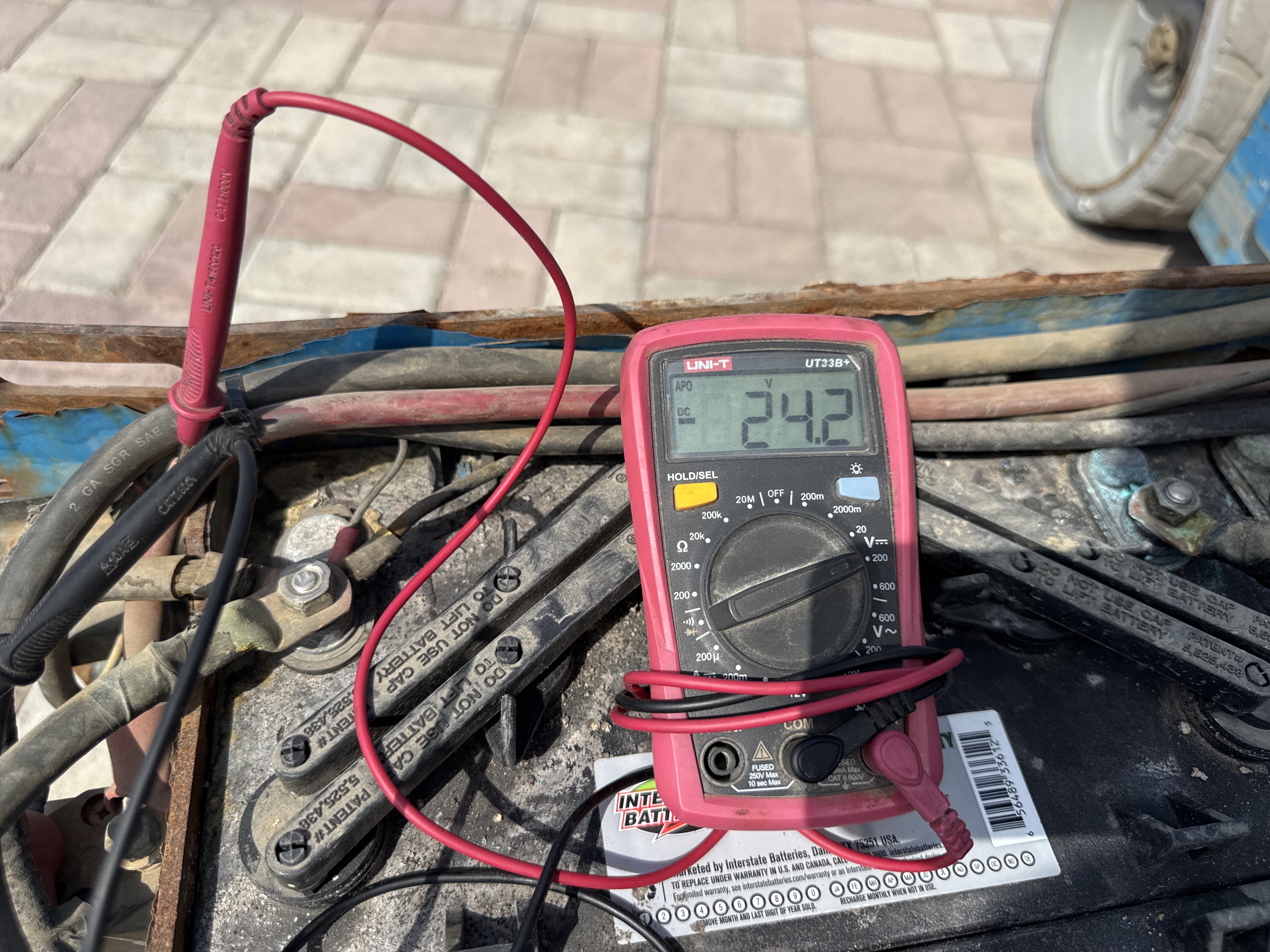 SLA-007-Genie-GS-4047-Scissor-lifts-inspection-Electronics-Battery-1