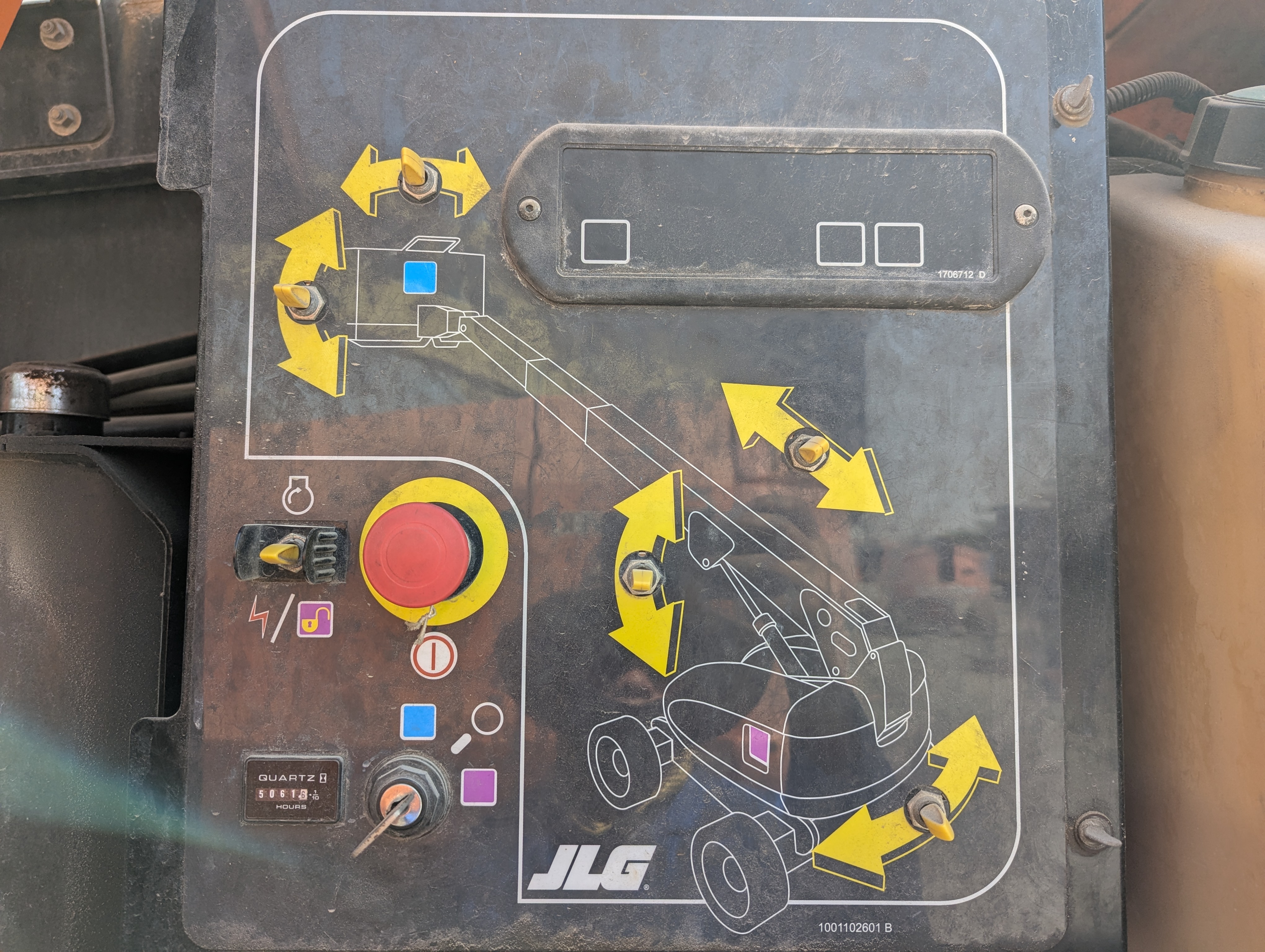 BLA-010-JLG-600S-Boom-lifts-inspection-Cabin-Ground-control-1