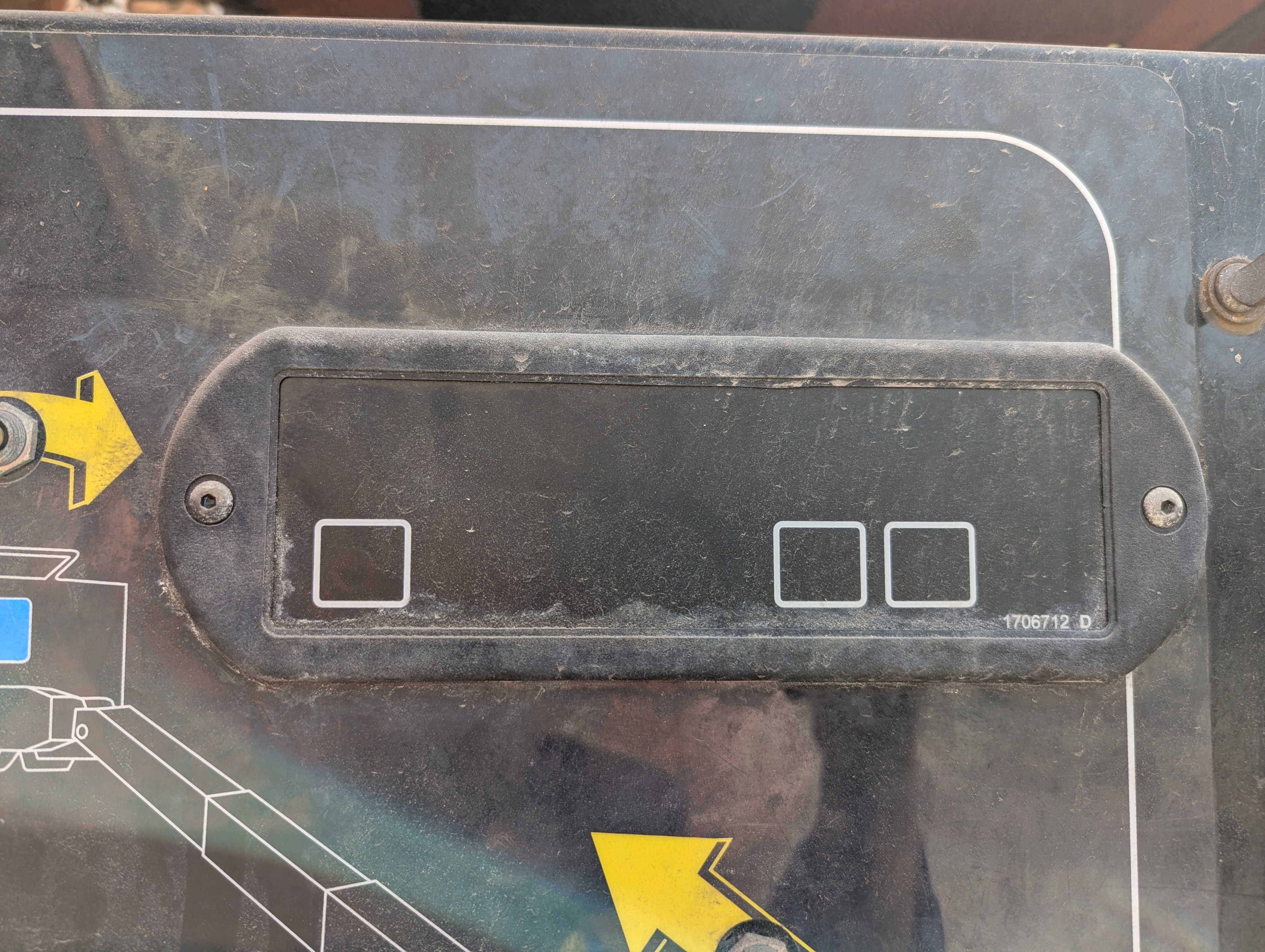 BLA-010-JLG-600S-Boom-lifts-inspection-Cabin-Instrument-cluster-1