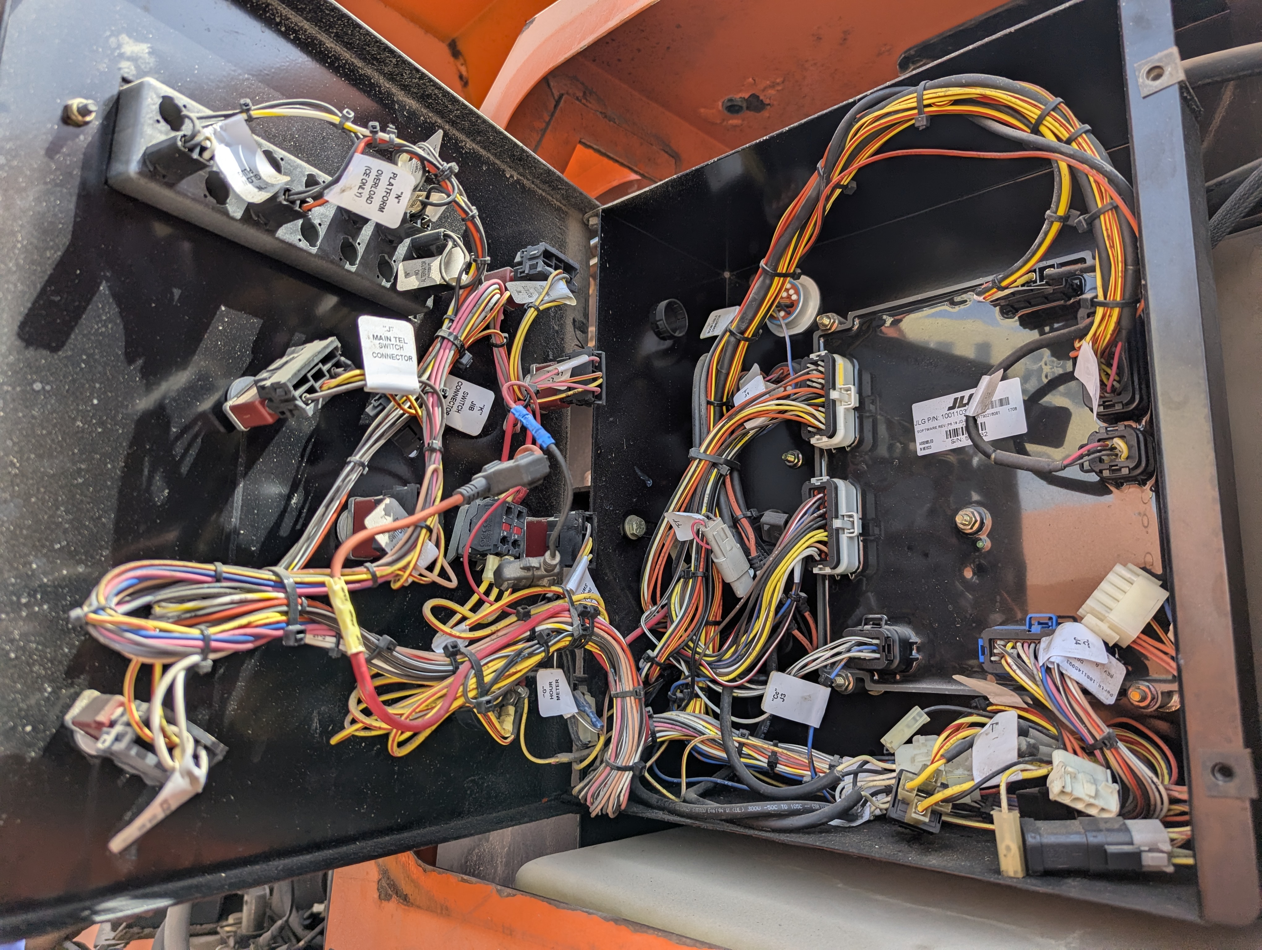 BLA-010-JLG-600S-Boom-lifts-inspection-Electronic-Main-harness-1