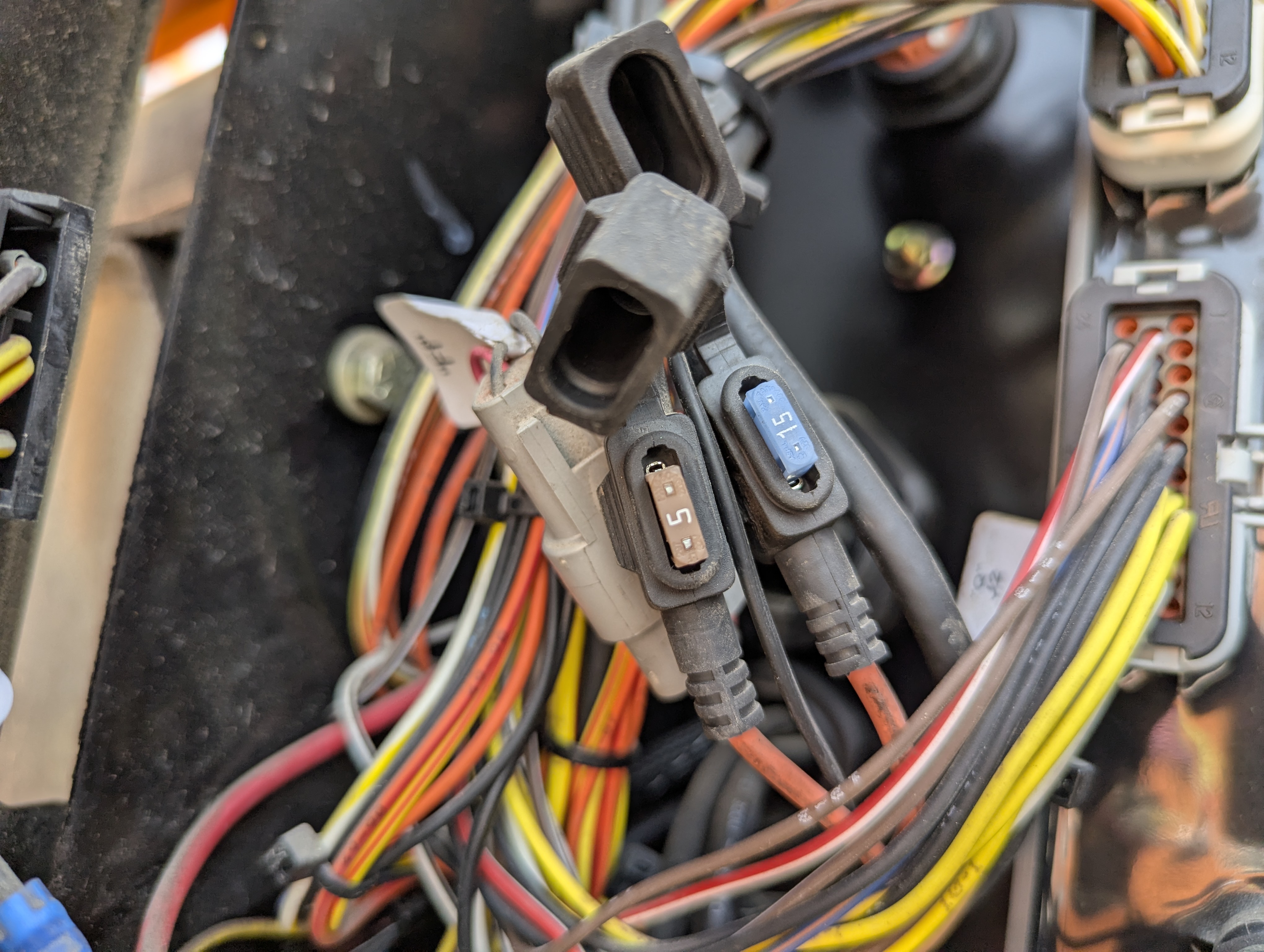 BLA-010-JLG-600S-Boom-lifts-inspection-Electronic-Fuse-box-1