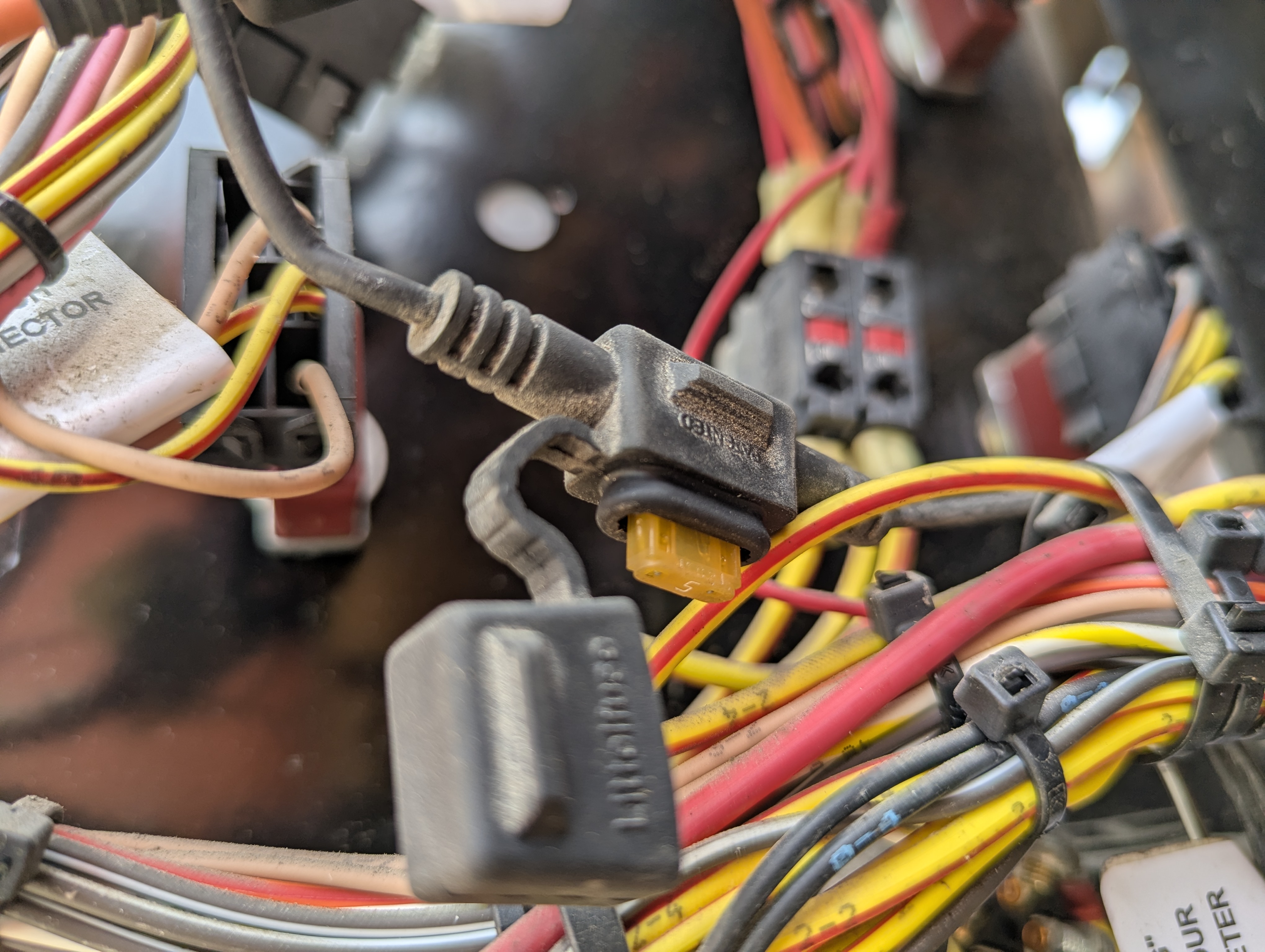 BLA-010-JLG-600S-Boom-lifts-inspection-Electronic-Fuse-box-1