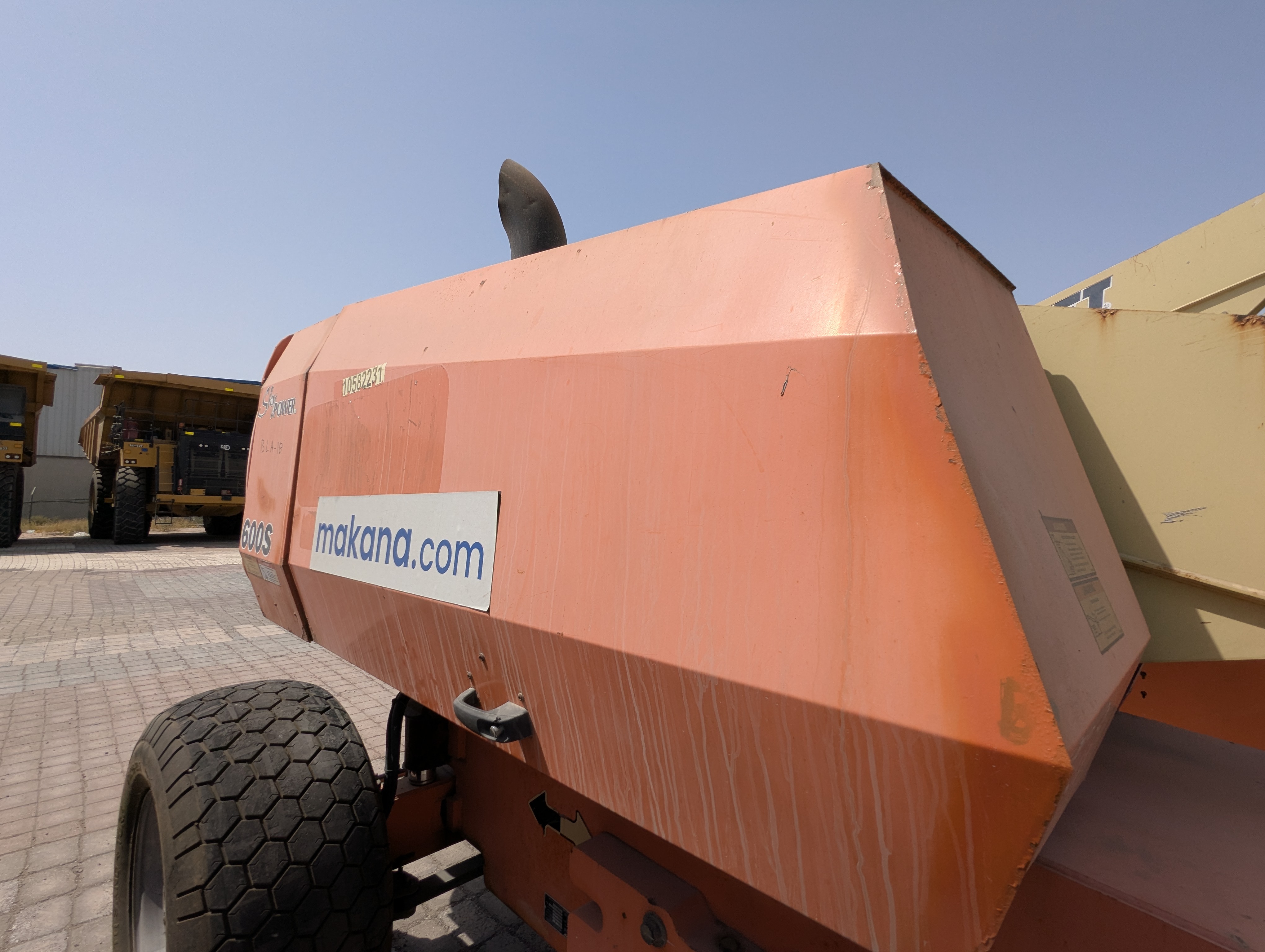 BLA-010-JLG-600S-Boom-lifts-inspection-Structure-Sheet-metal-(fiberglass)-1