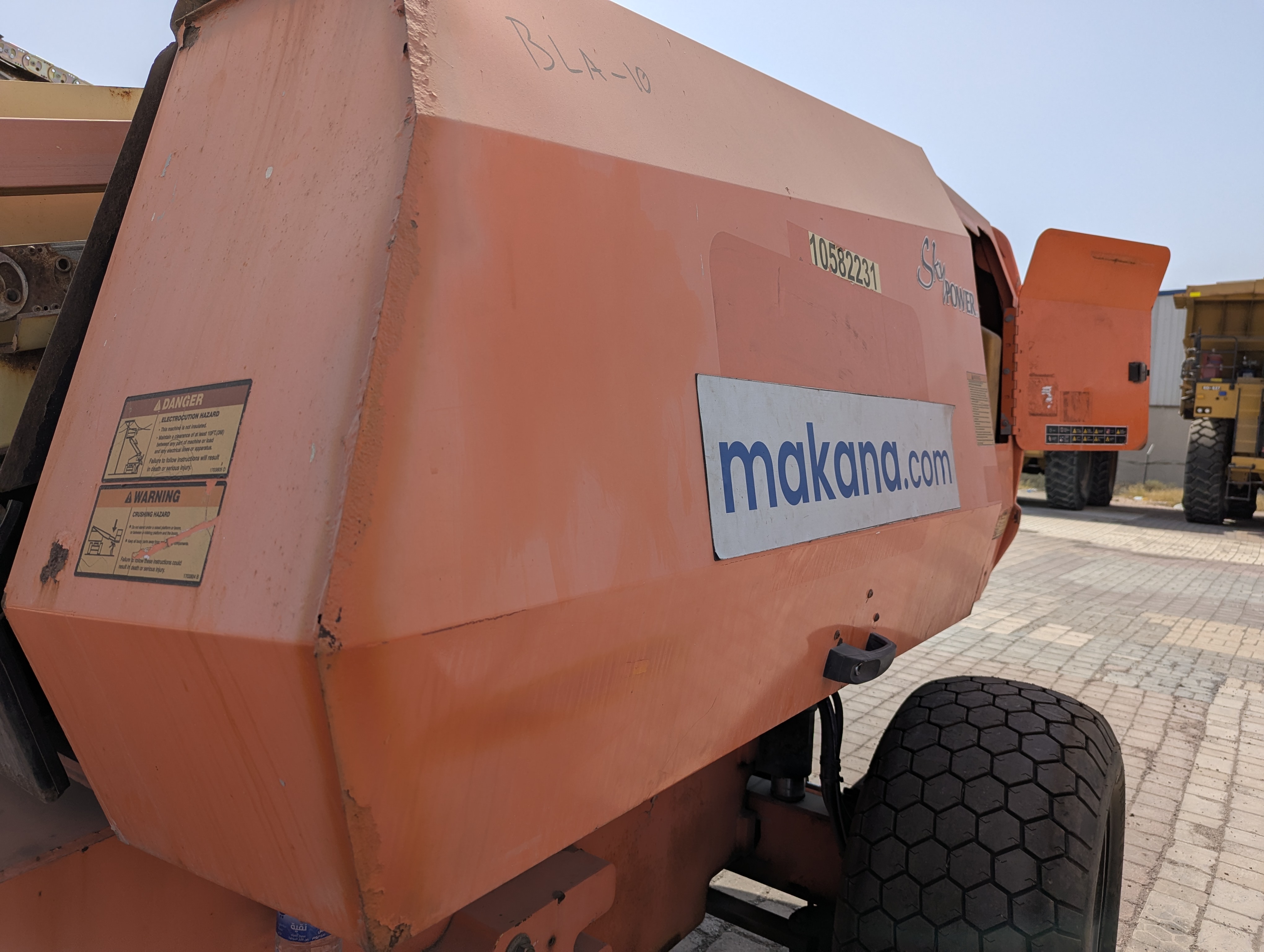 BLA-010-JLG-600S-Boom-lifts-inspection-Structure-Sheet-metal-(fiberglass)-1