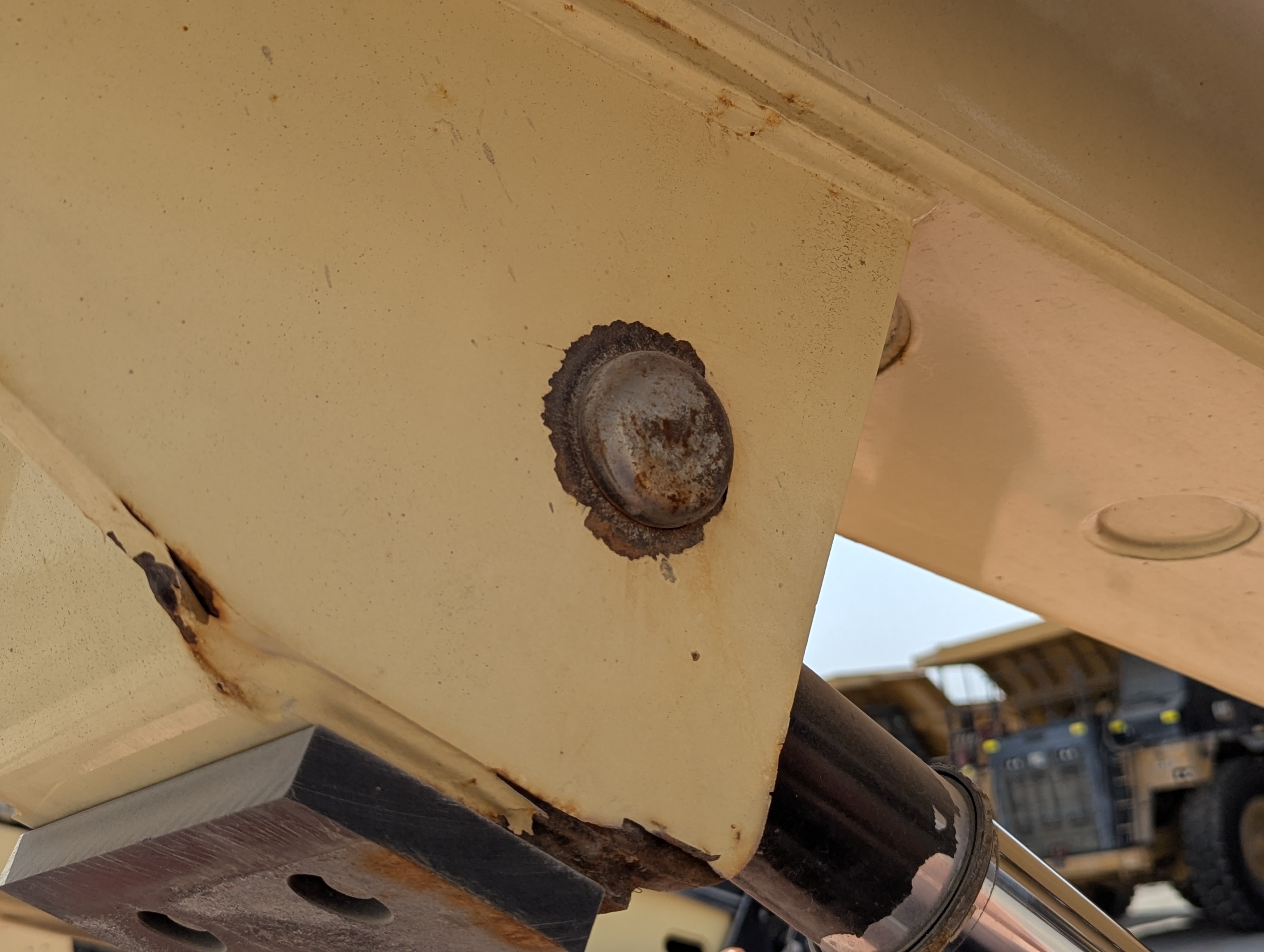BLA-010-JLG-600S-Boom-lifts-inspection-Chassis-Boom-base-pin-and-bushings-1