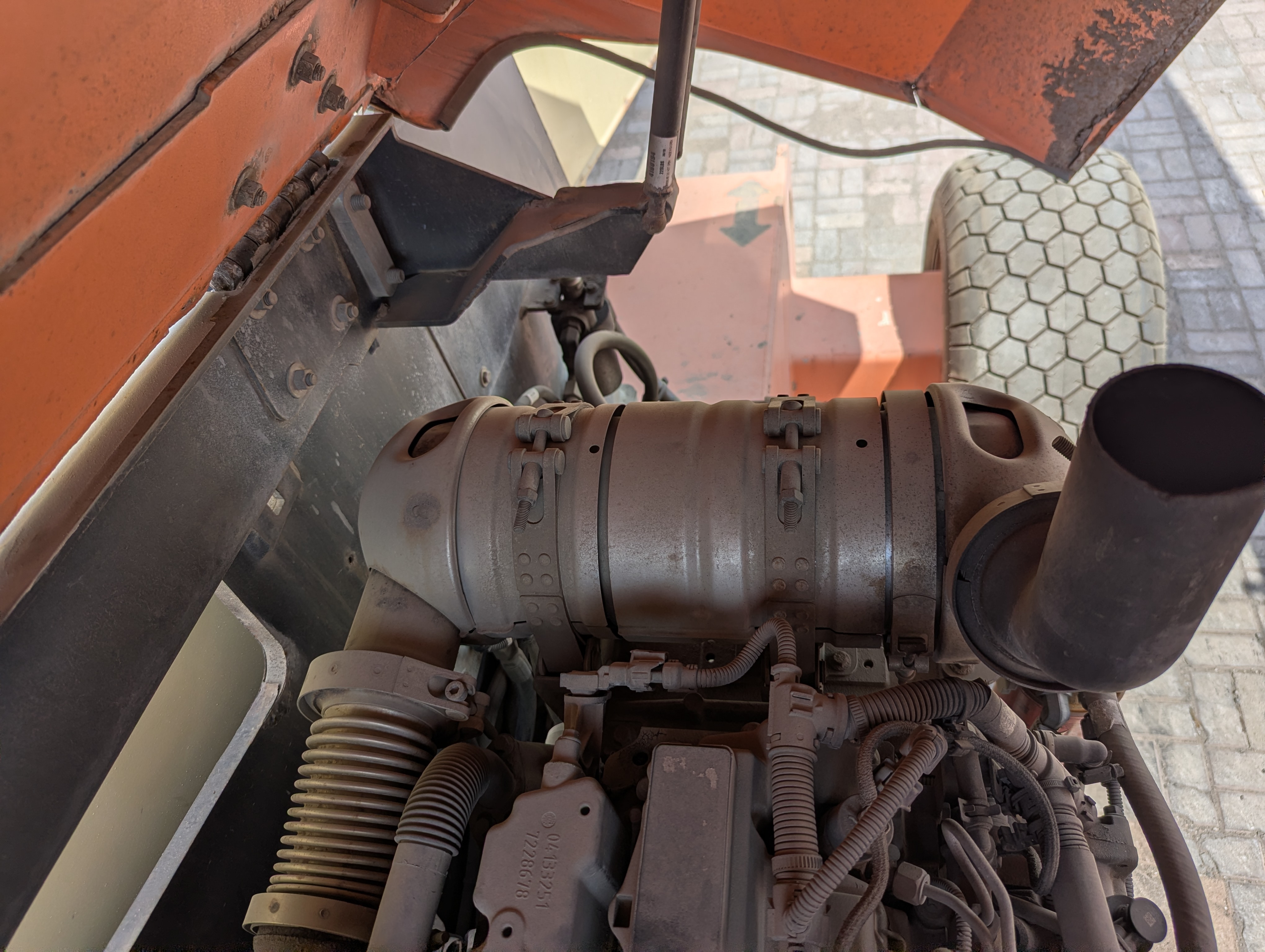 BLA-010-JLG-600S-Boom-lifts-inspection-Engine-Exhaust-system-1
