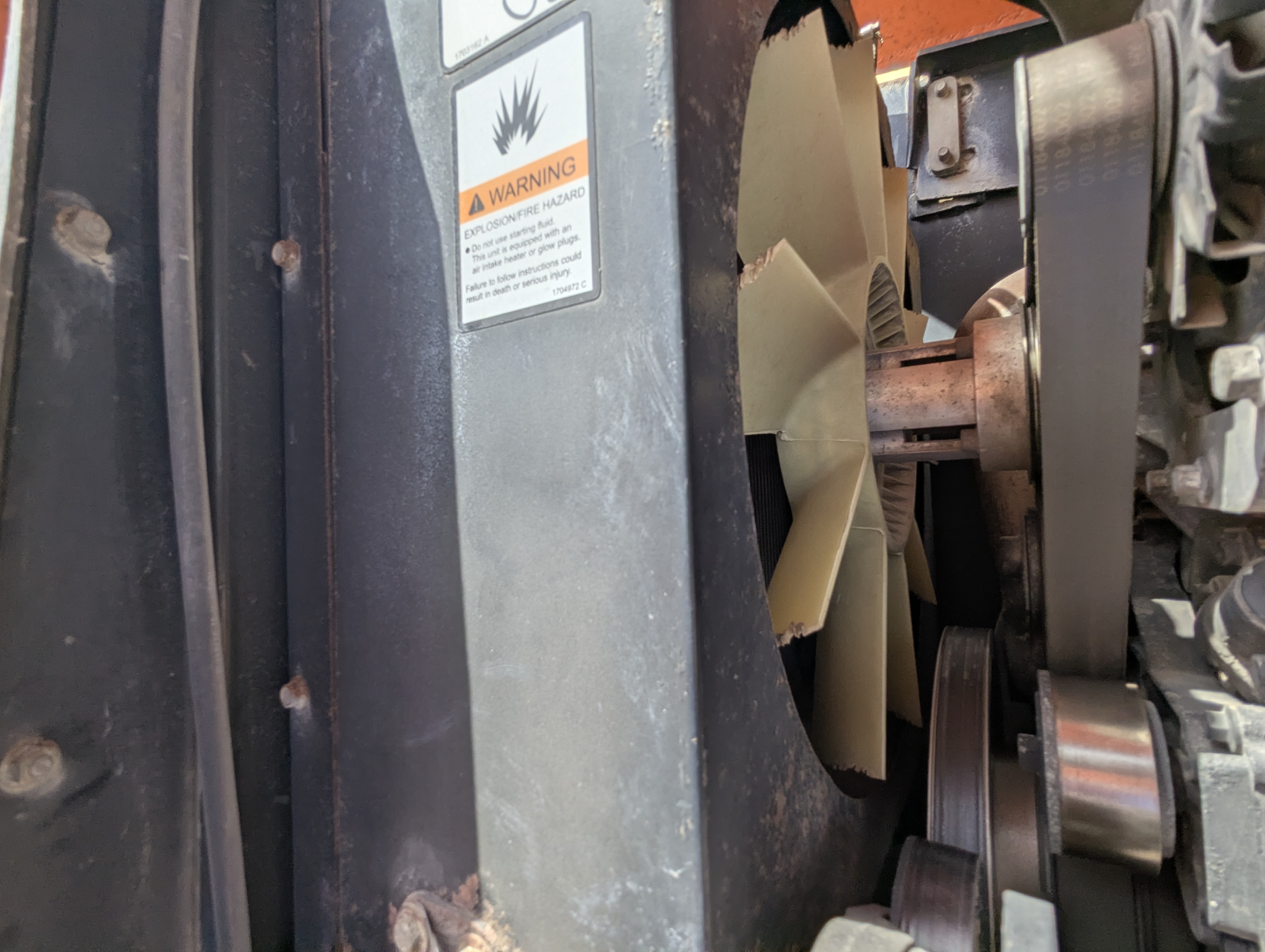 BLA-010-JLG-600S-Boom-lifts-inspection-Engine-Cooling-fan-and-fan-guard-1
