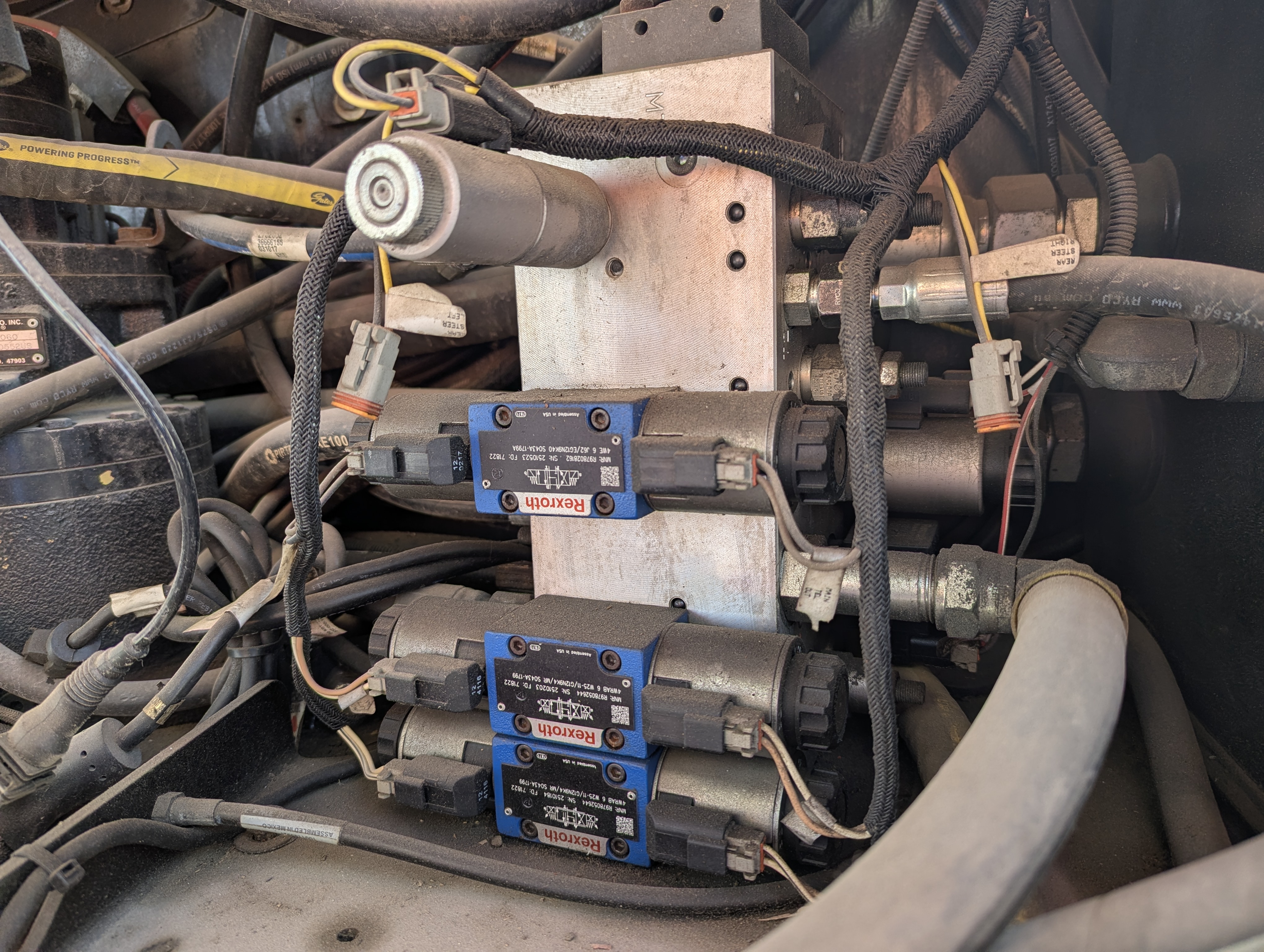 BLA-010-JLG-600S-Boom-lifts-inspection-Hydraulics-Wiring-harness-1