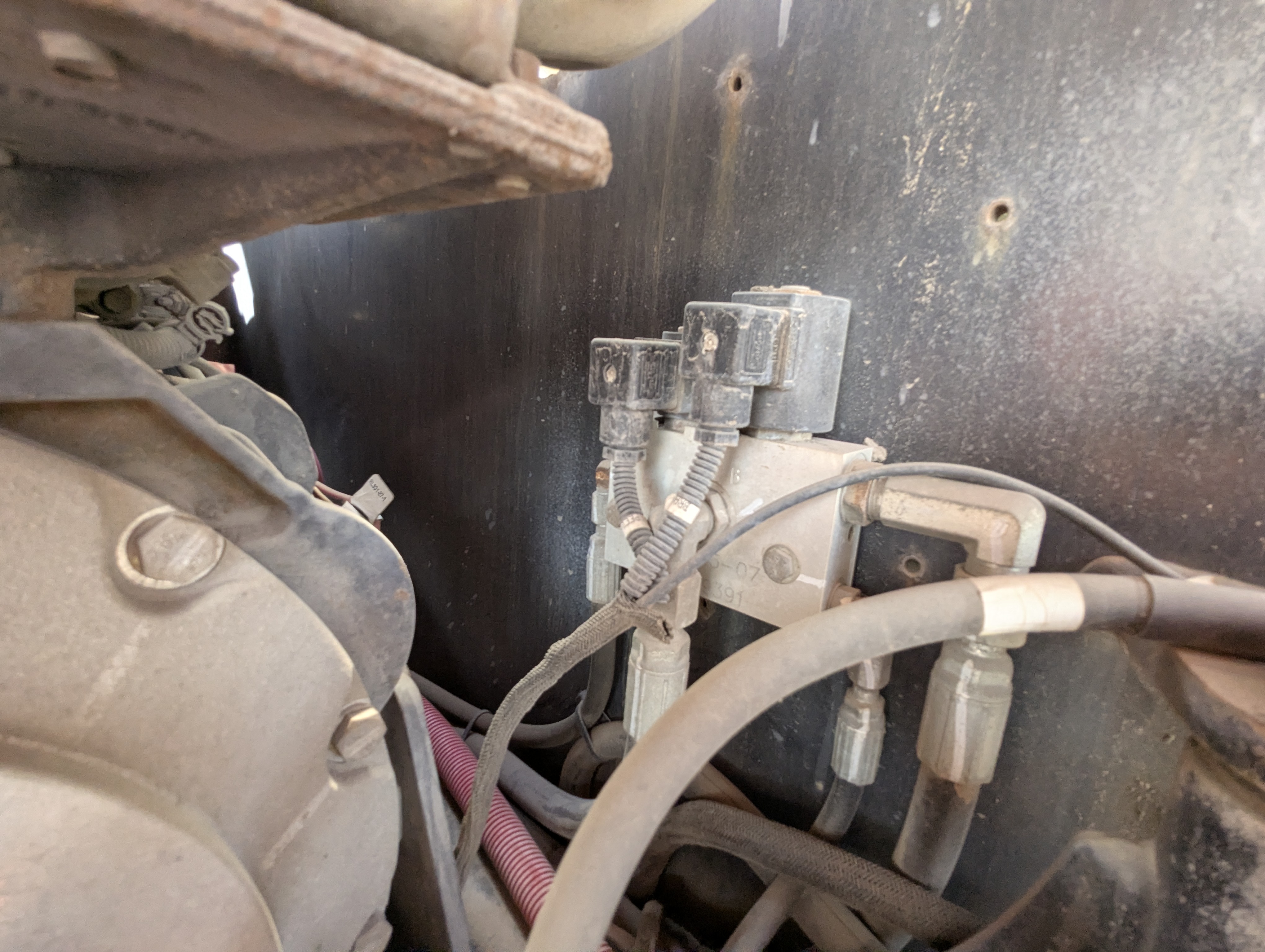 BLA-010-JLG-600S-Boom-lifts-inspection-Hydraulics-Wiring-harness-1