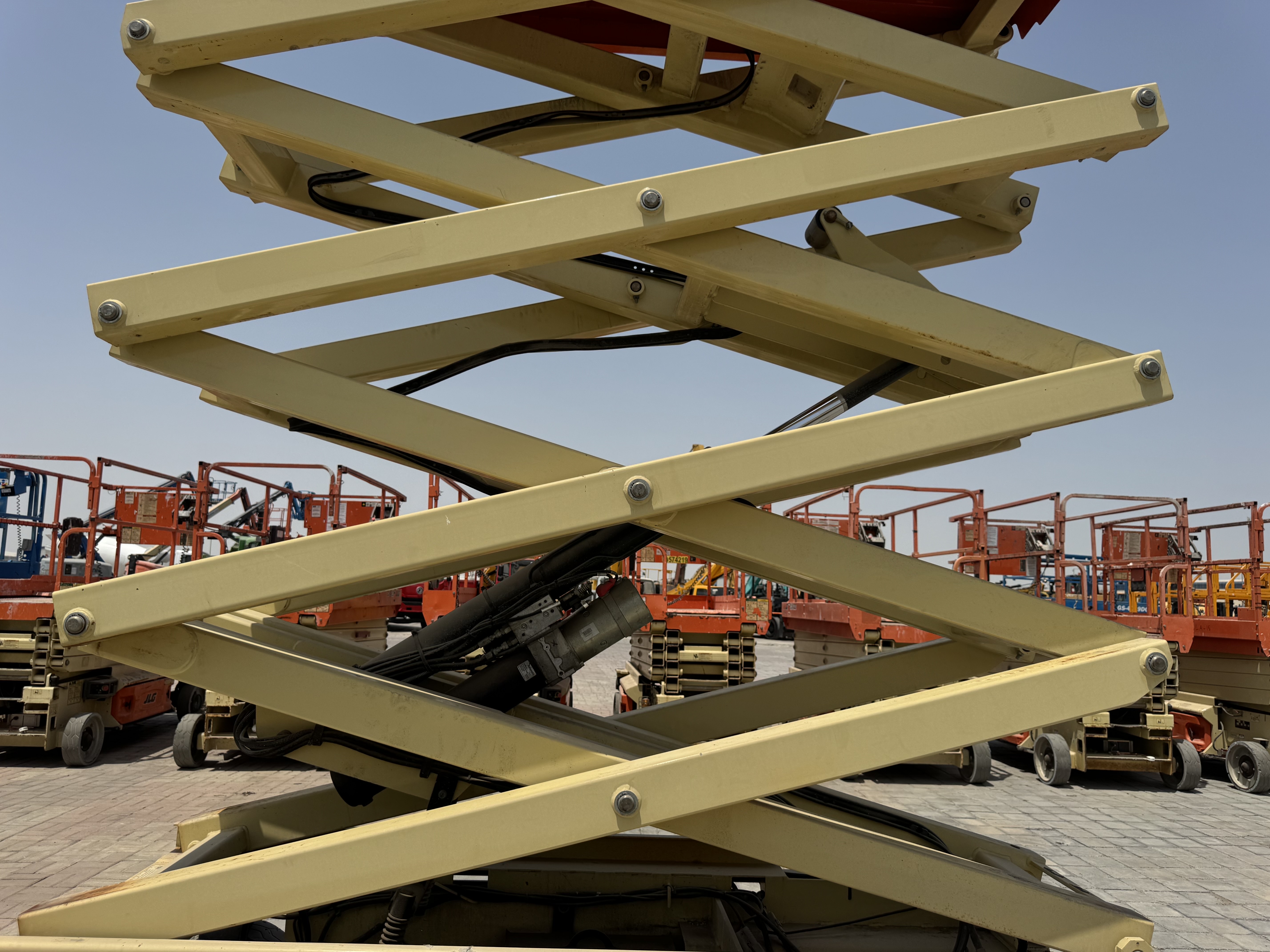 SLA-013-JLG-2646ES-Scissor-lifts-inspection-Structure-Scissor-arms-1