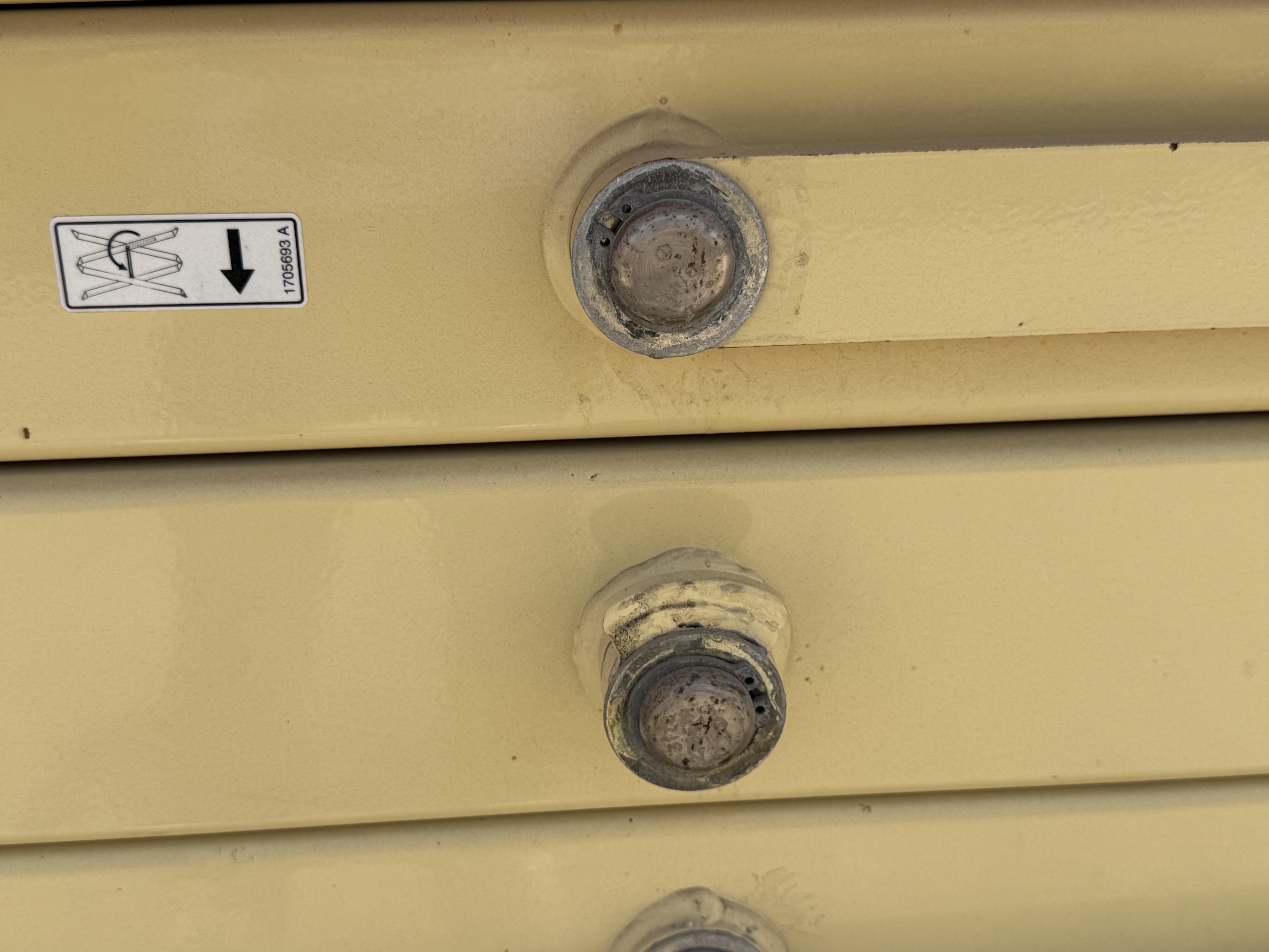SLA-013-JLG-2646ES-Scissor-lifts-inspection-Structure-Pin-connections-1