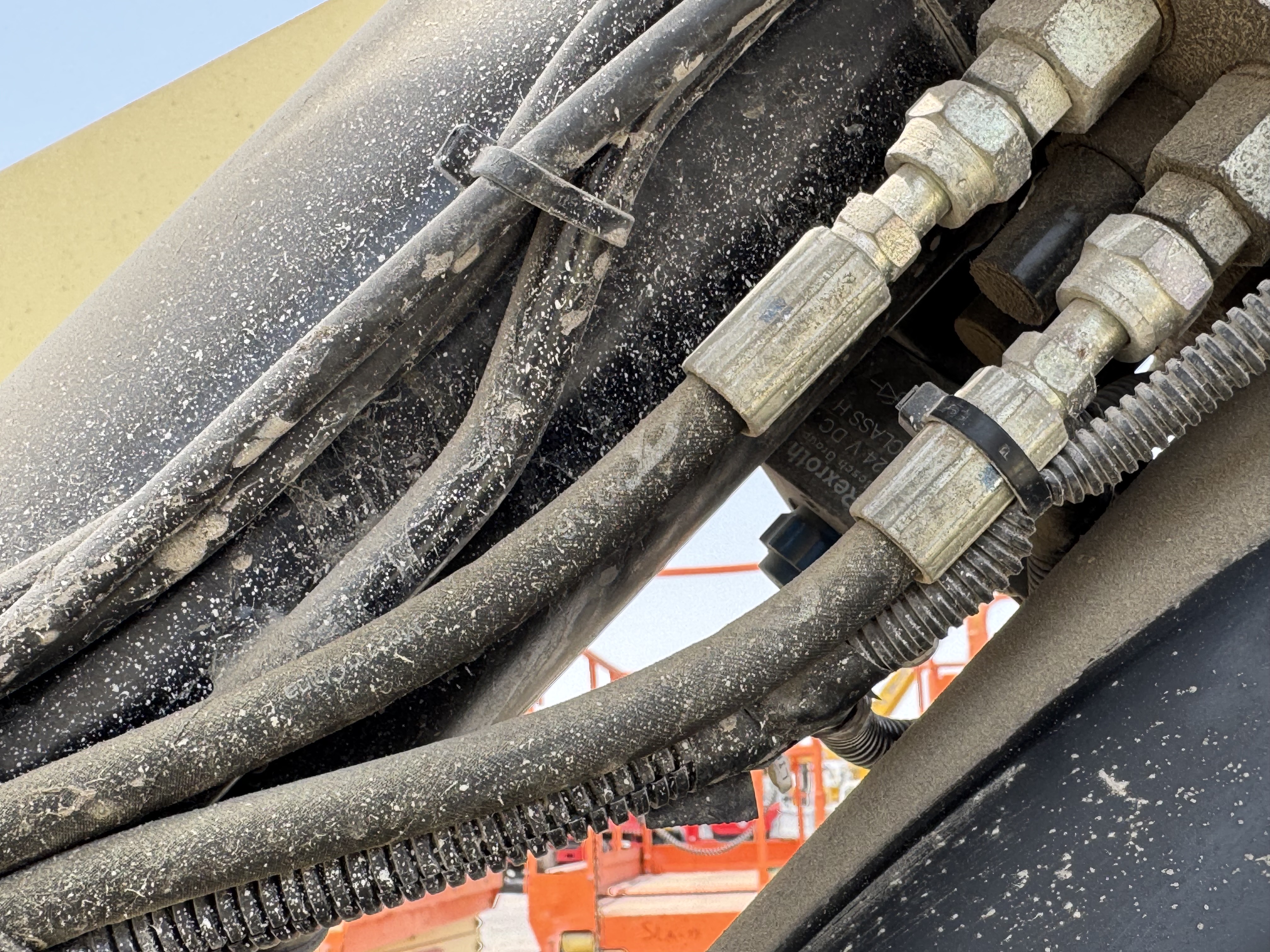 SLA-013-JLG-2646ES-Scissor-lifts-inspection-Hydraulics-Hydraulic-hoses-and-lines-1