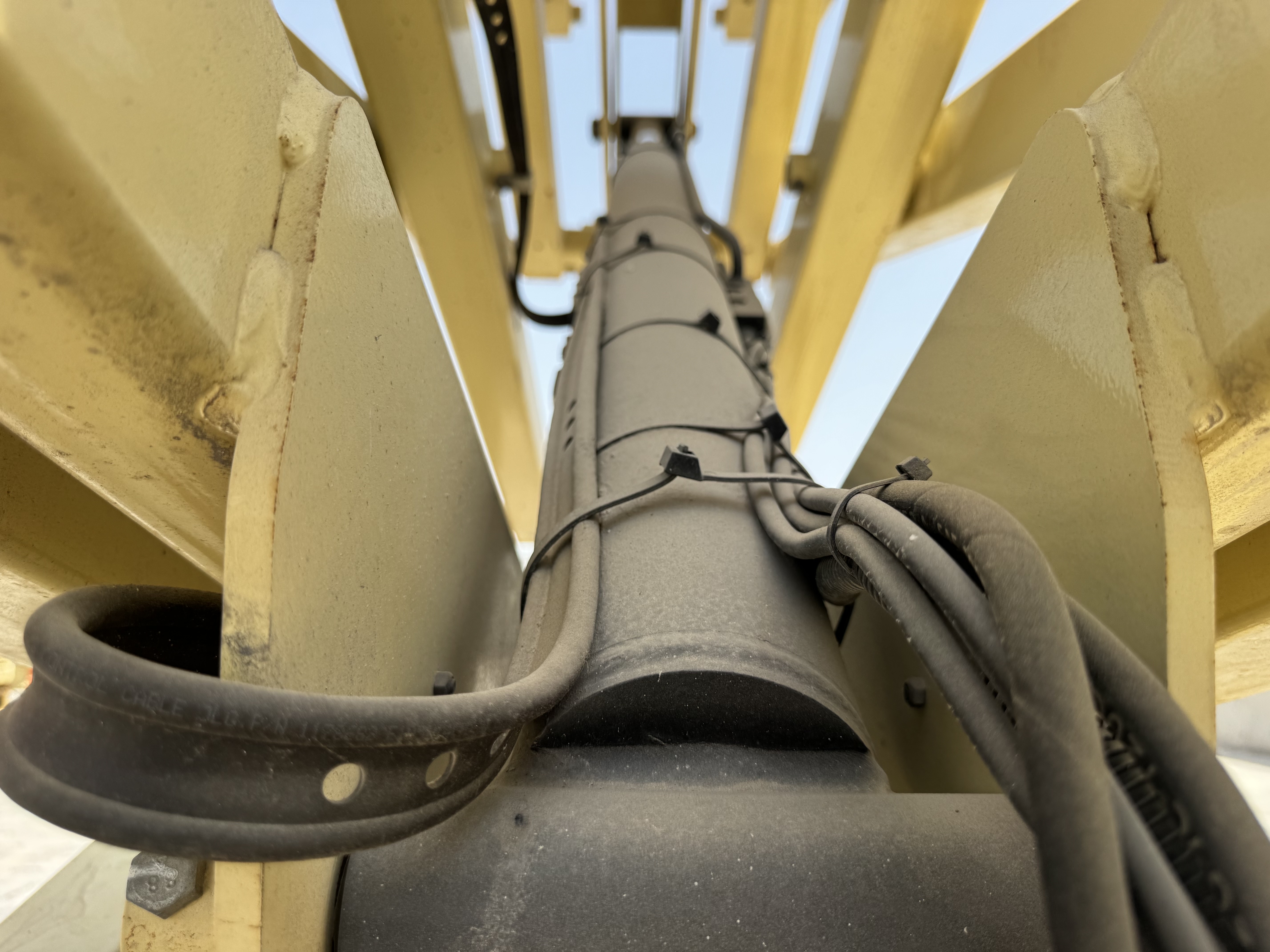 SLA-013-JLG-2646ES-Scissor-lifts-inspection-Hydraulics-Scissor-cylinders-1