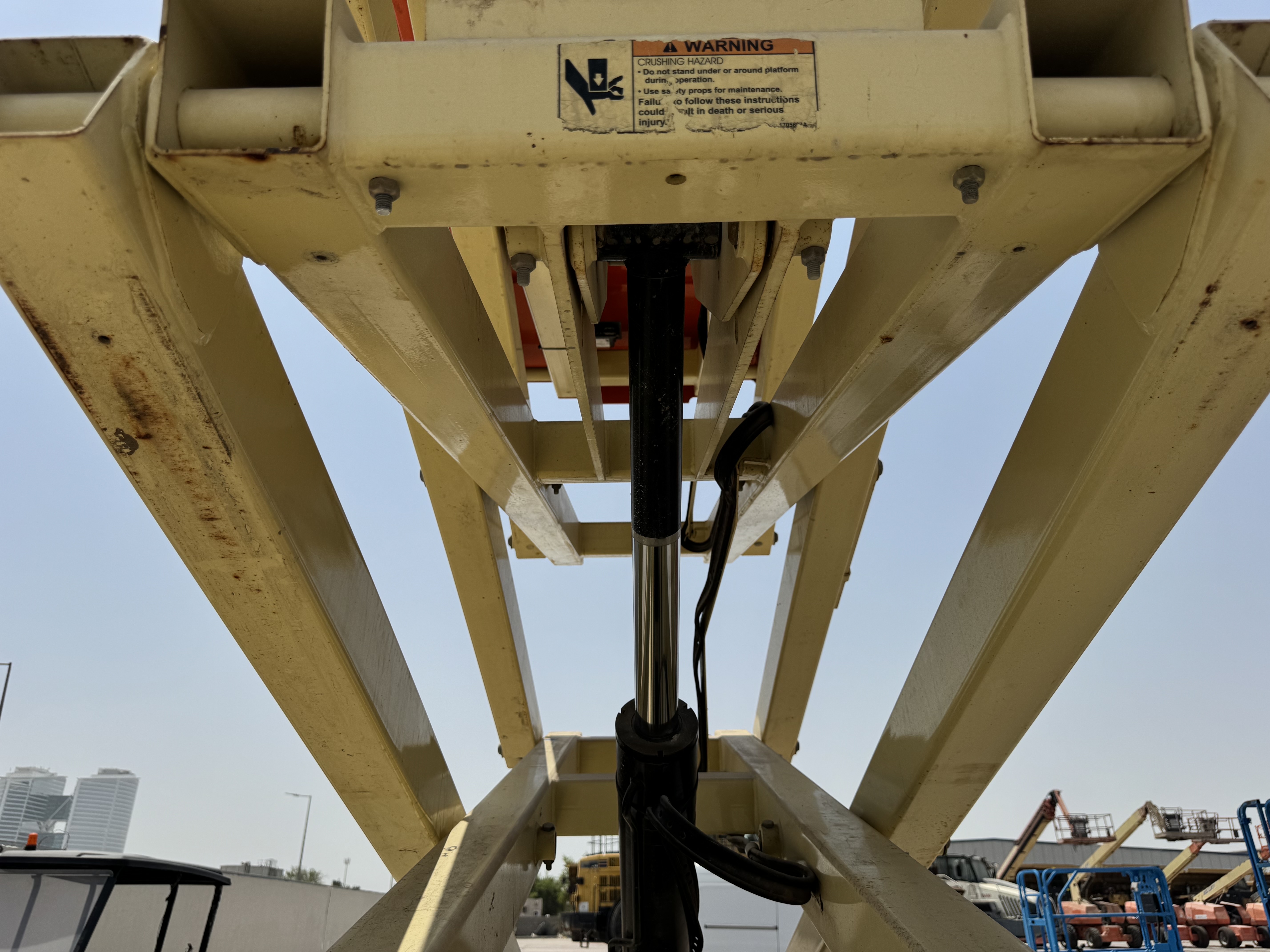 SLA-013-JLG-2646ES-Scissor-lifts-inspection-Hydraulics-Scissor-cylinders-1