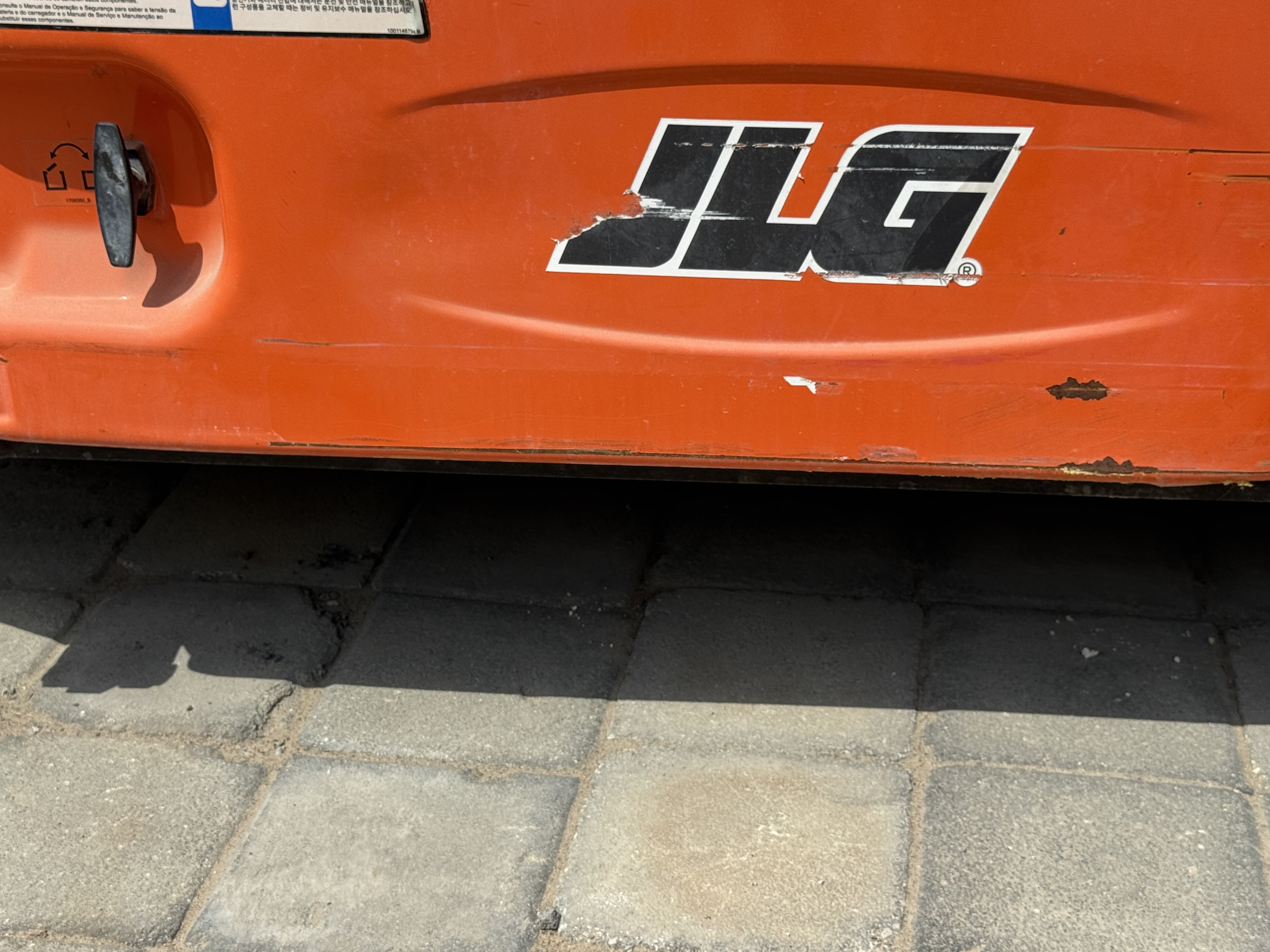 SLA-013-JLG-2646ES-Scissor-lifts-inspection-Electronics-Battery-1