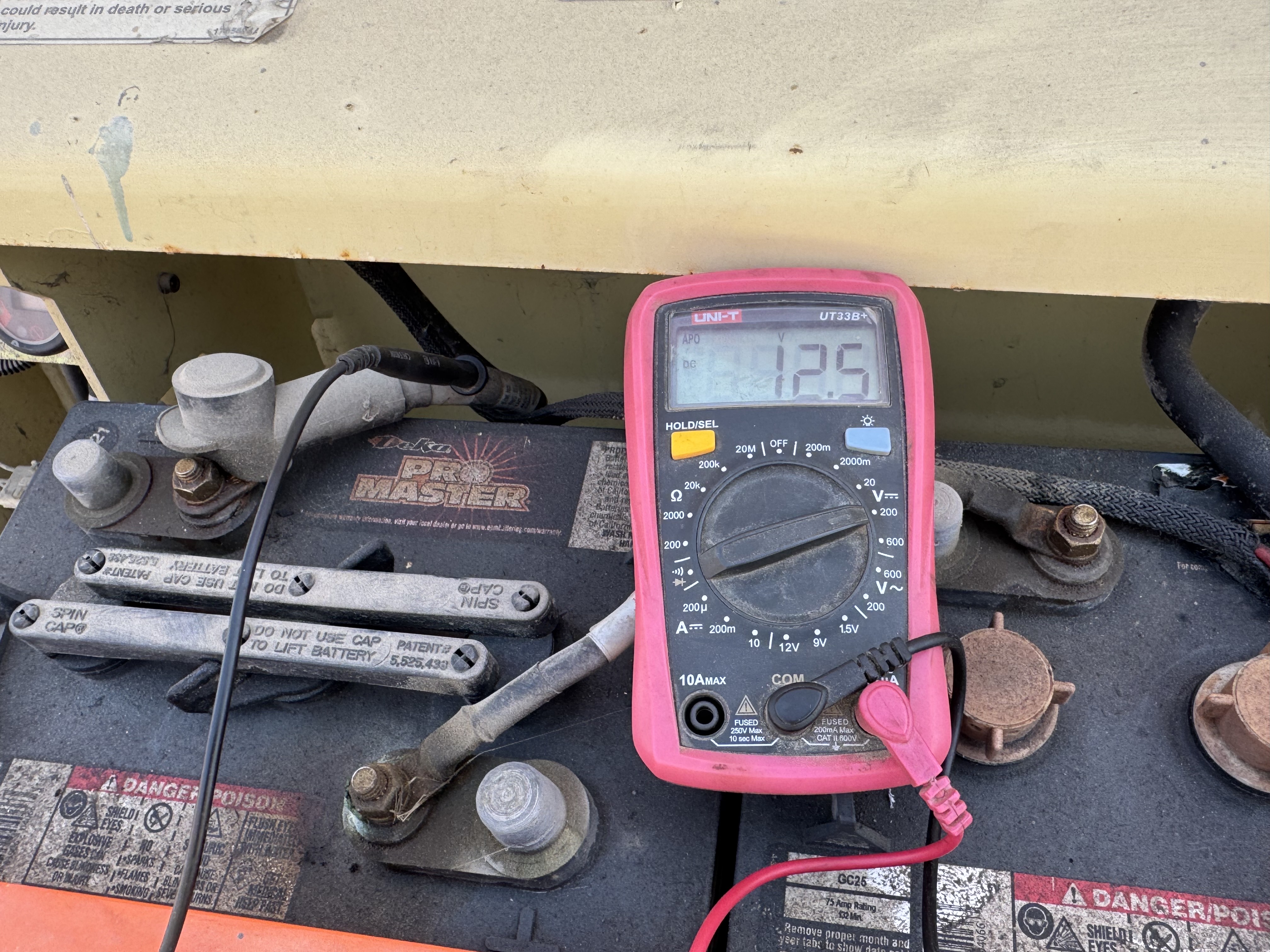 SLA-013-JLG-2646ES-Scissor-lifts-inspection-Electronics-Battery-1