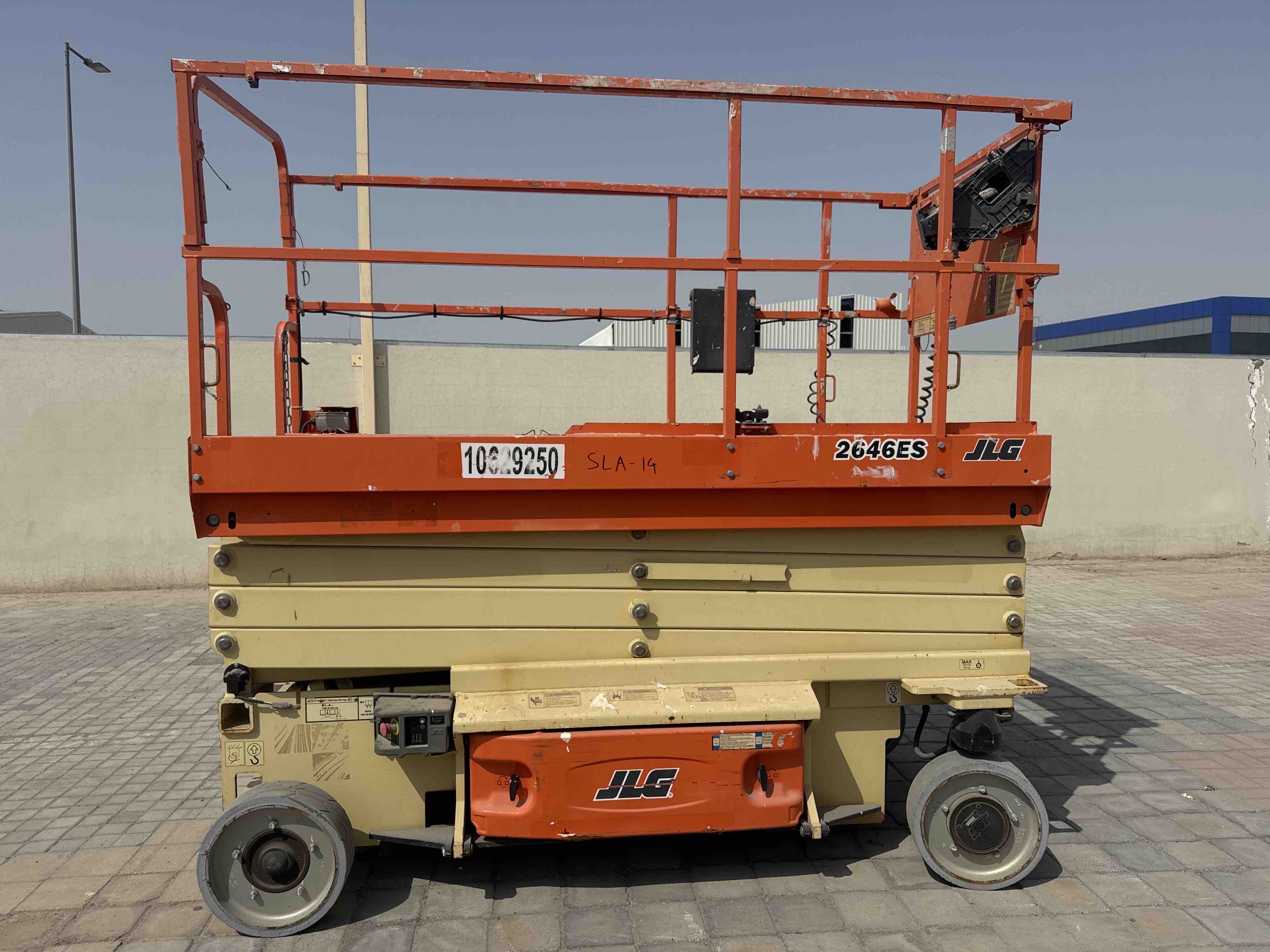 SLA-014-JLG-2646ES-Scissor-lifts-inspection-Structure-Paint-1