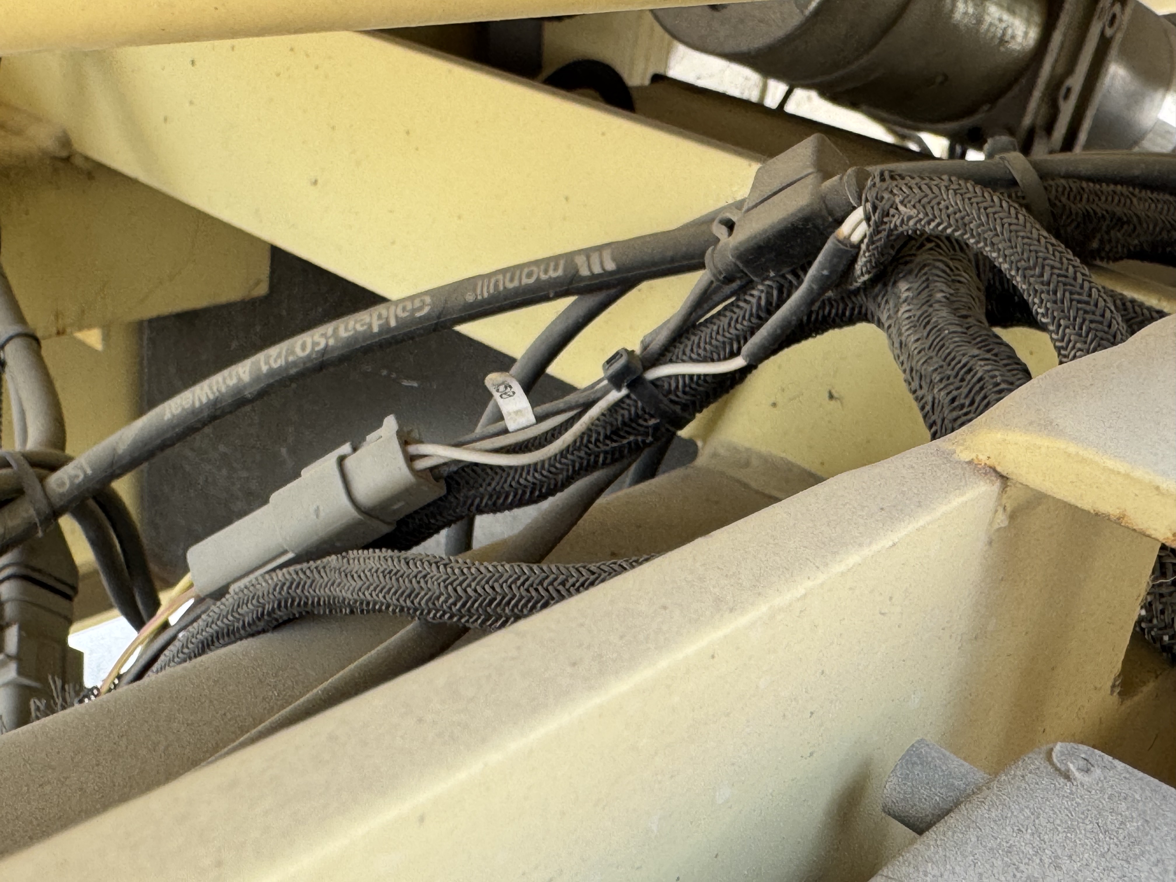SLA-014-JLG-2646ES-Scissor-lifts-inspection-Electronics-Main-harness-1
