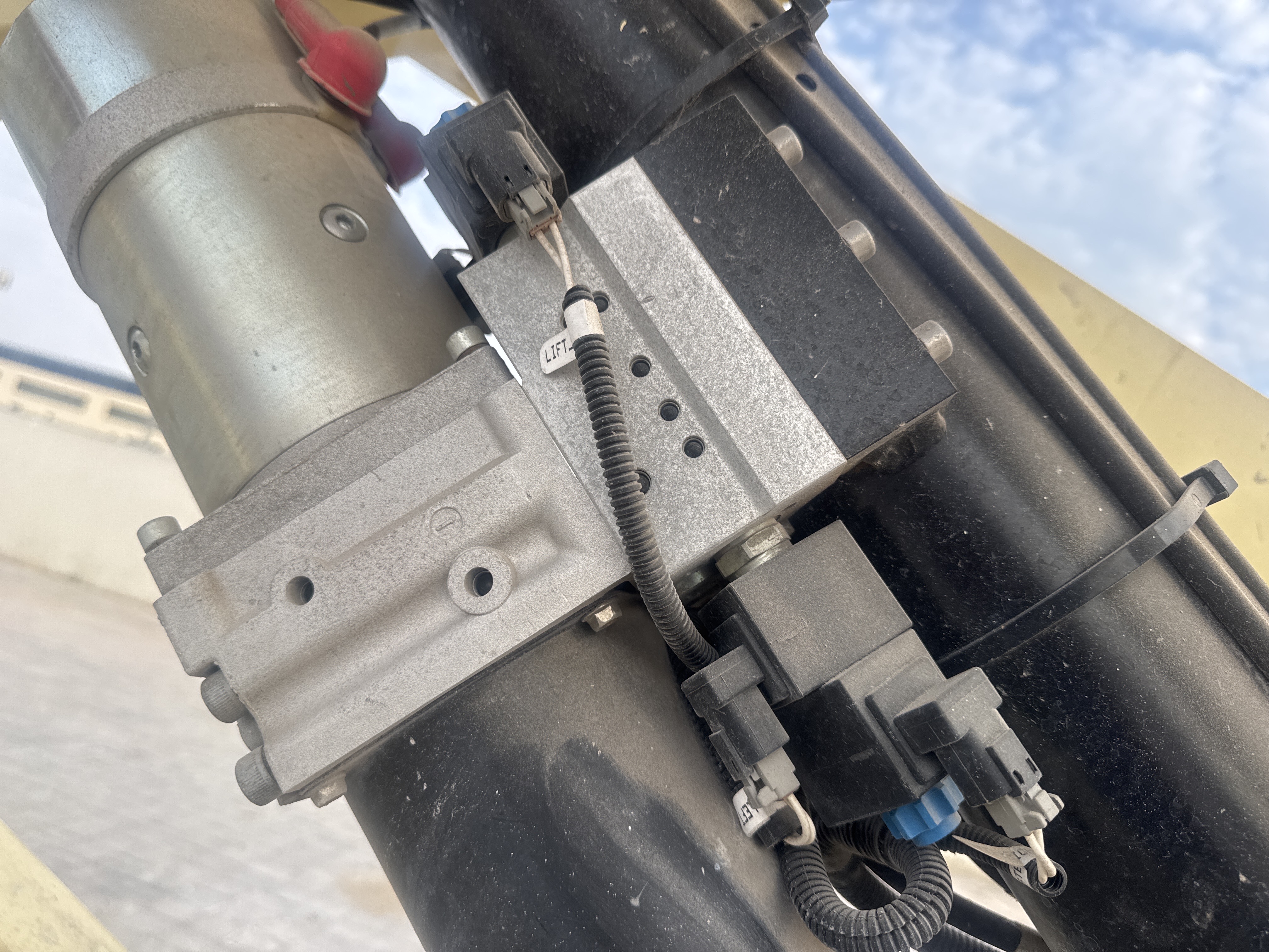 SLA-015-JLG-2646ES-Scissor-lifts-inspection-Hydraulics-Hydraulic-pump-1