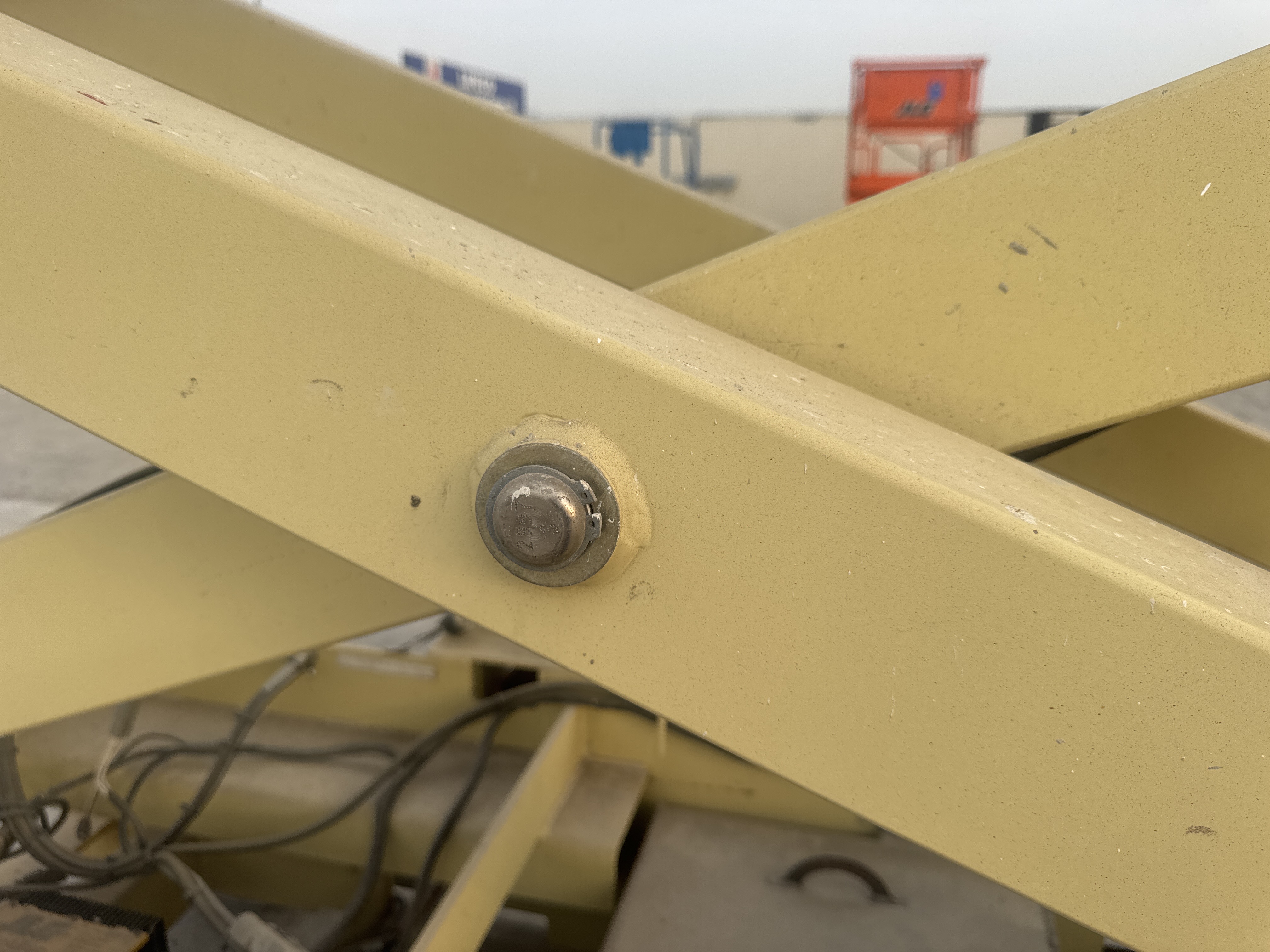 SLA-015-JLG-2646ES-Scissor-lifts-inspection-Hydraulics-Hydraulic-pins-/-locks-1