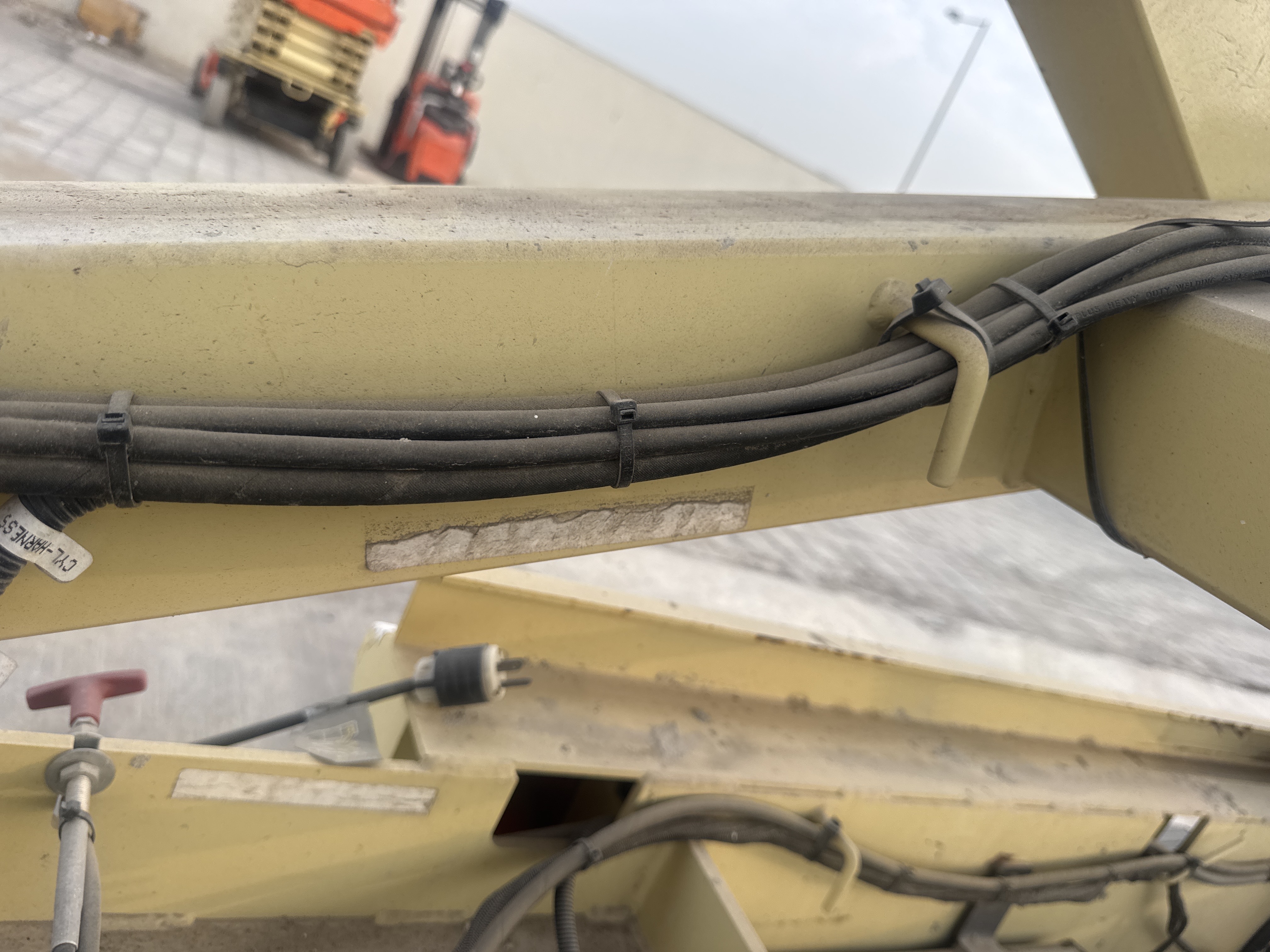 SLA-015-JLG-2646ES-Scissor-lifts-inspection-Hydraulics-Hydraulic-hoses-and-lines-1