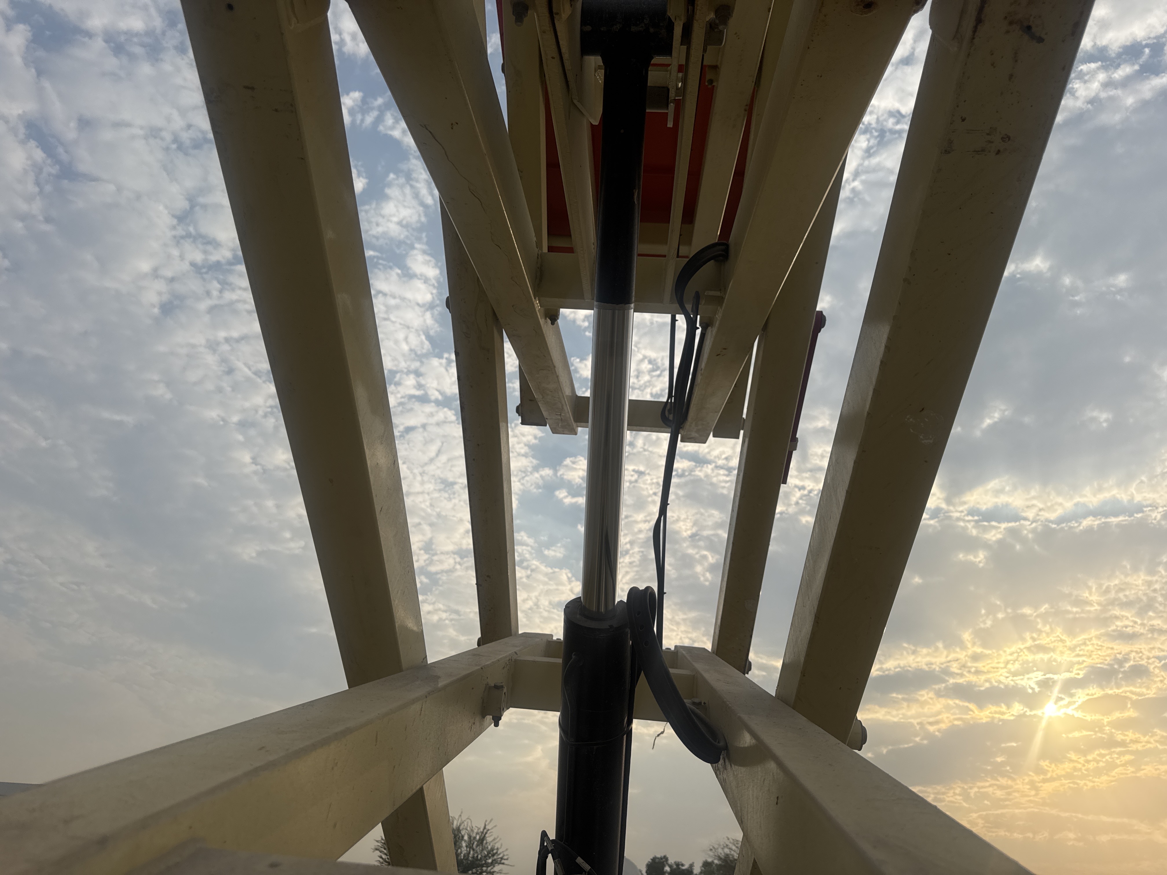 SLA-015-JLG-2646ES-Scissor-lifts-inspection-Hydraulics-Scissor-cylinders-1
