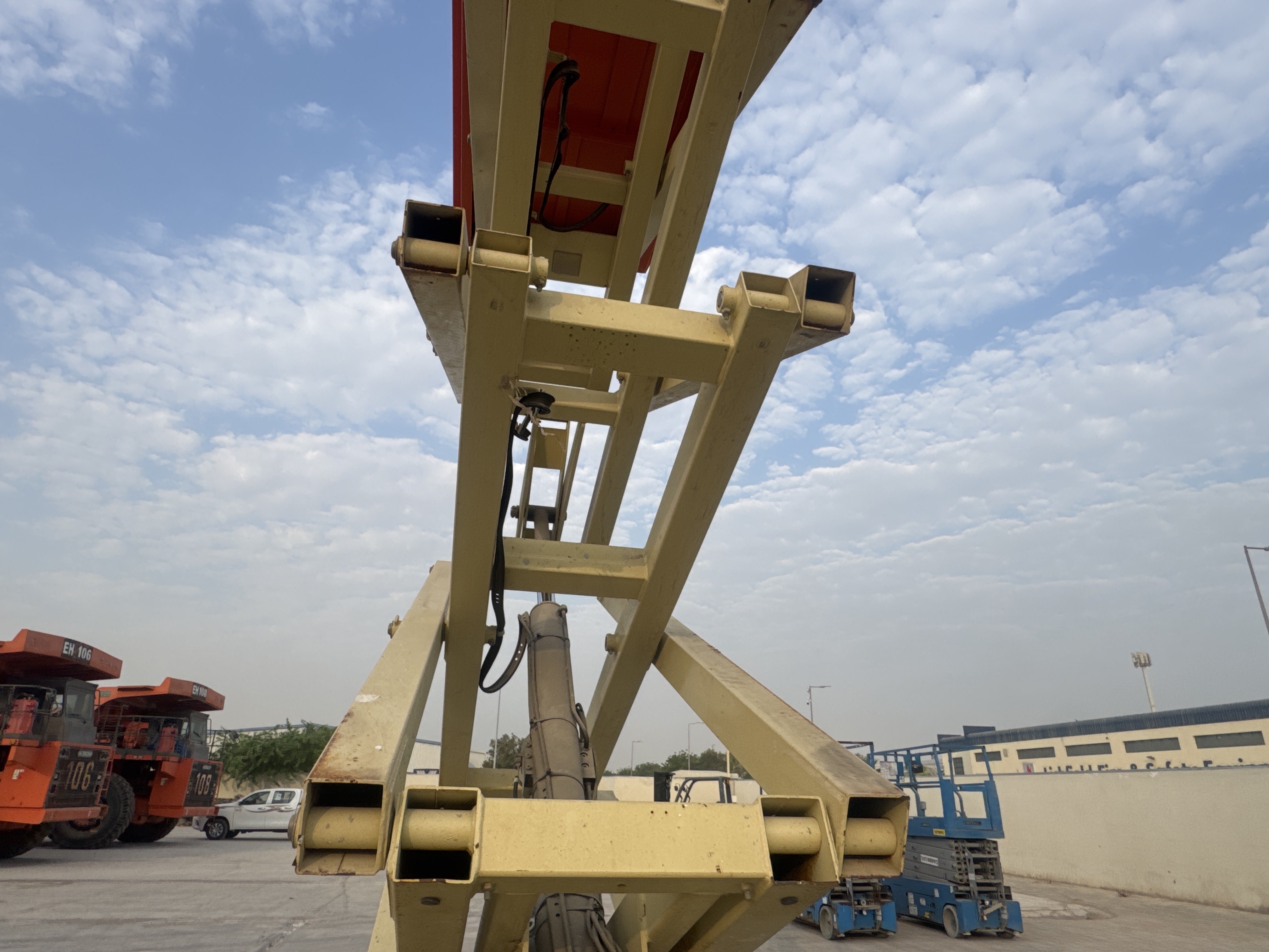 SLA-015-JLG-2646ES-Scissor-lifts-inspection-Structure-Scissor-arms-1
