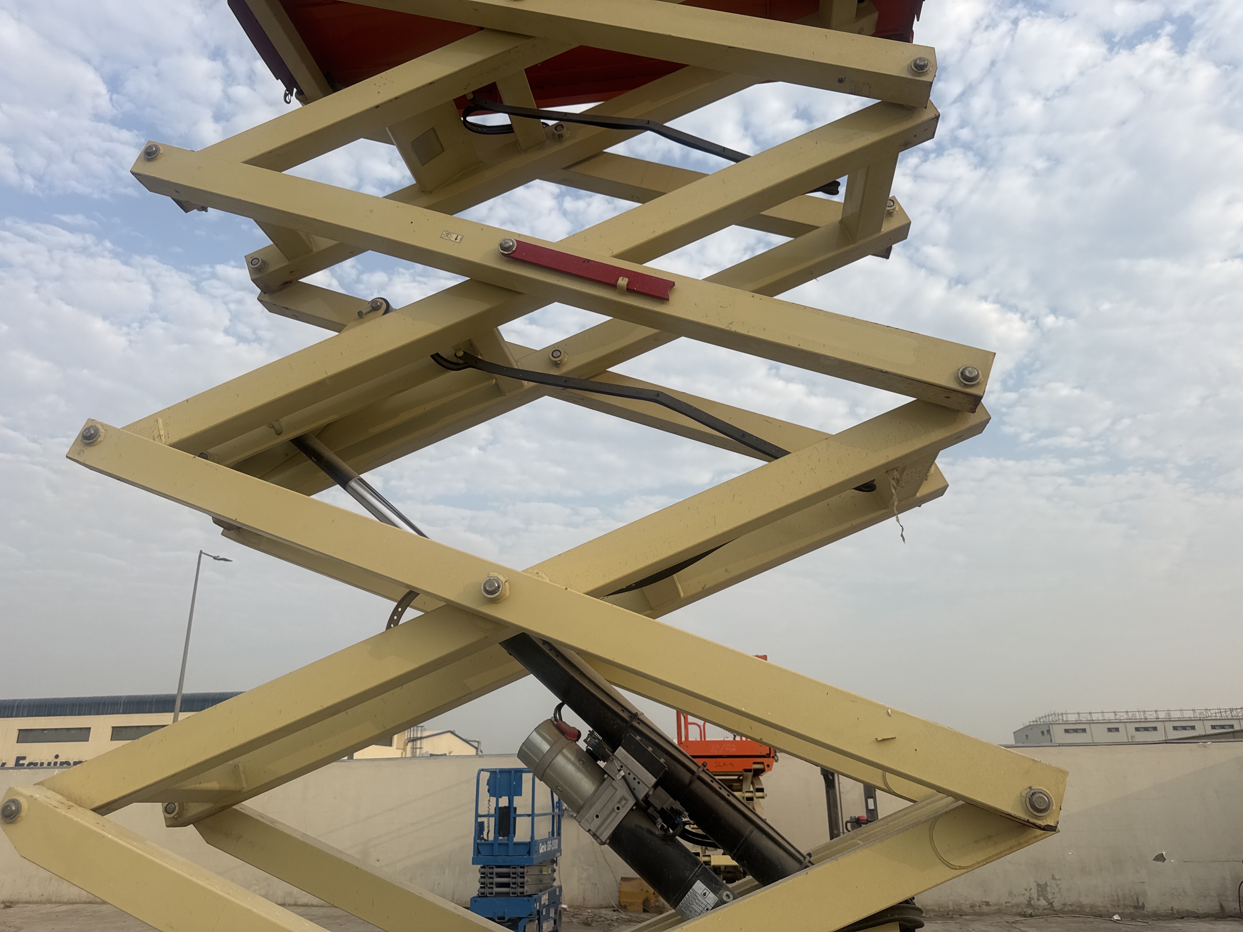 SLA-015-JLG-2646ES-Scissor-lifts-inspection-Structure-Scissor-arms-1