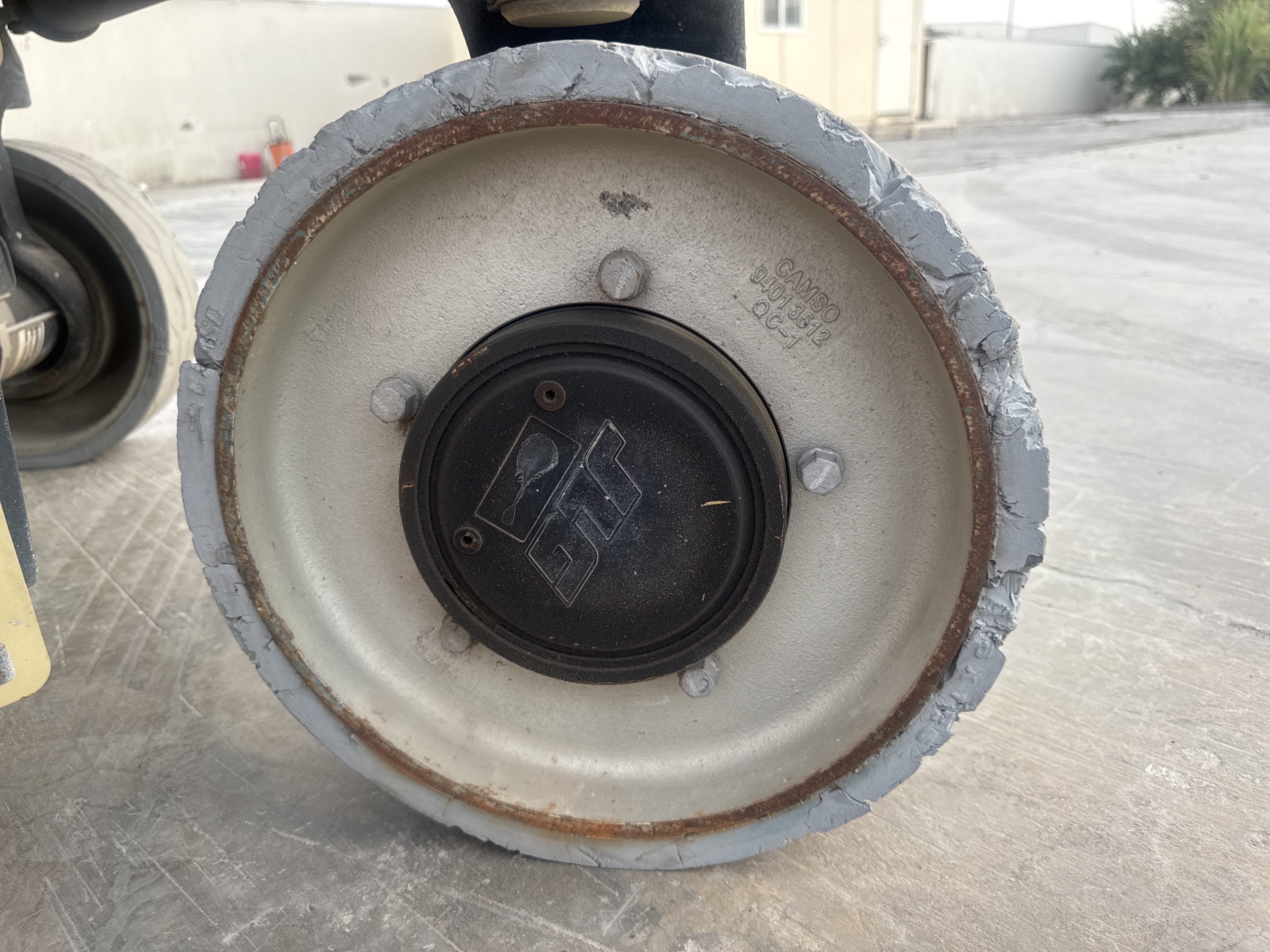 SLA-015-JLG-2646ES-Scissor-lifts-inspection-Chassis-Wheel-hub-condition-1