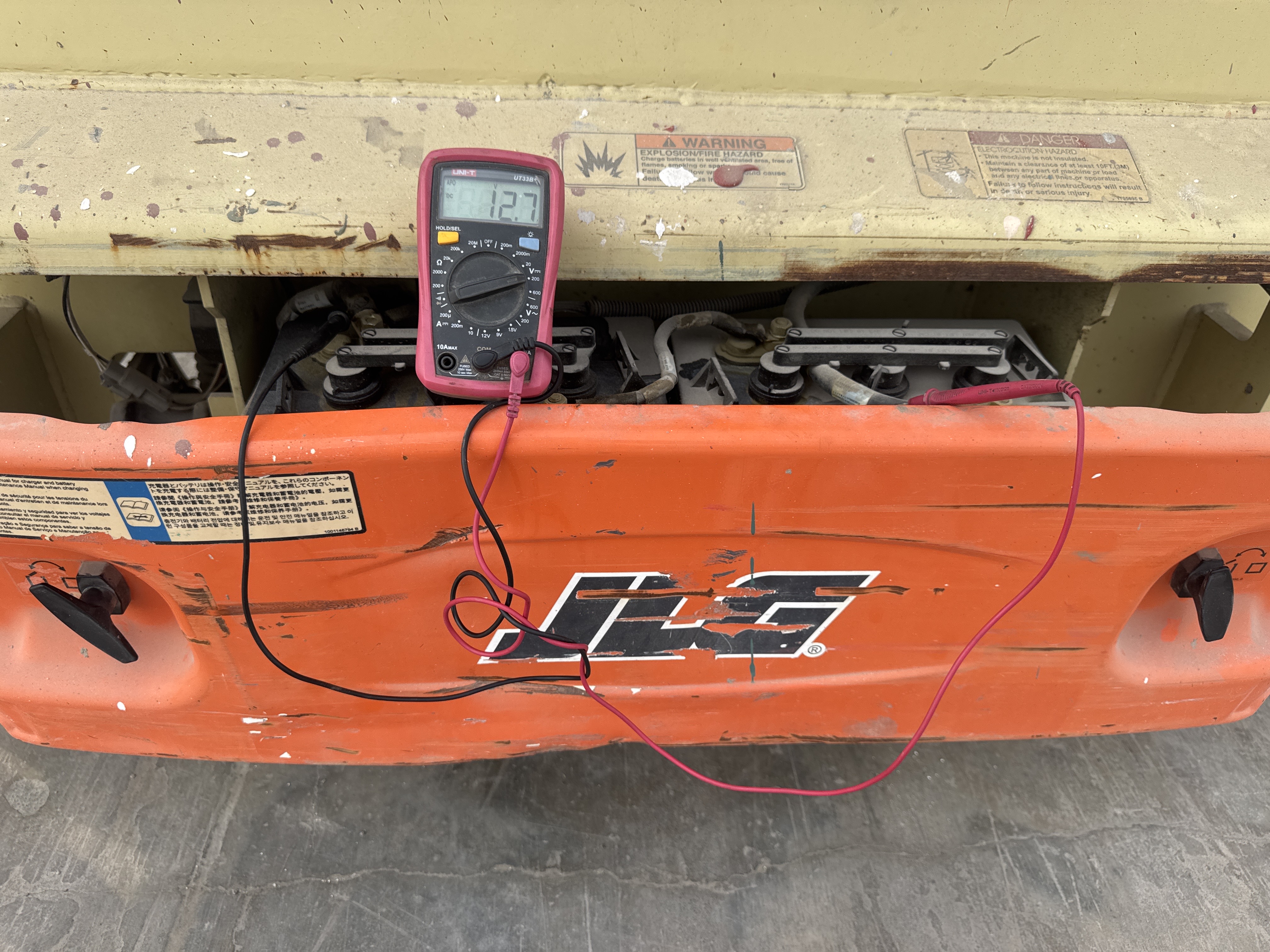 SLA-015-JLG-2646ES-Scissor-lifts-inspection-Electronics-Battery-1