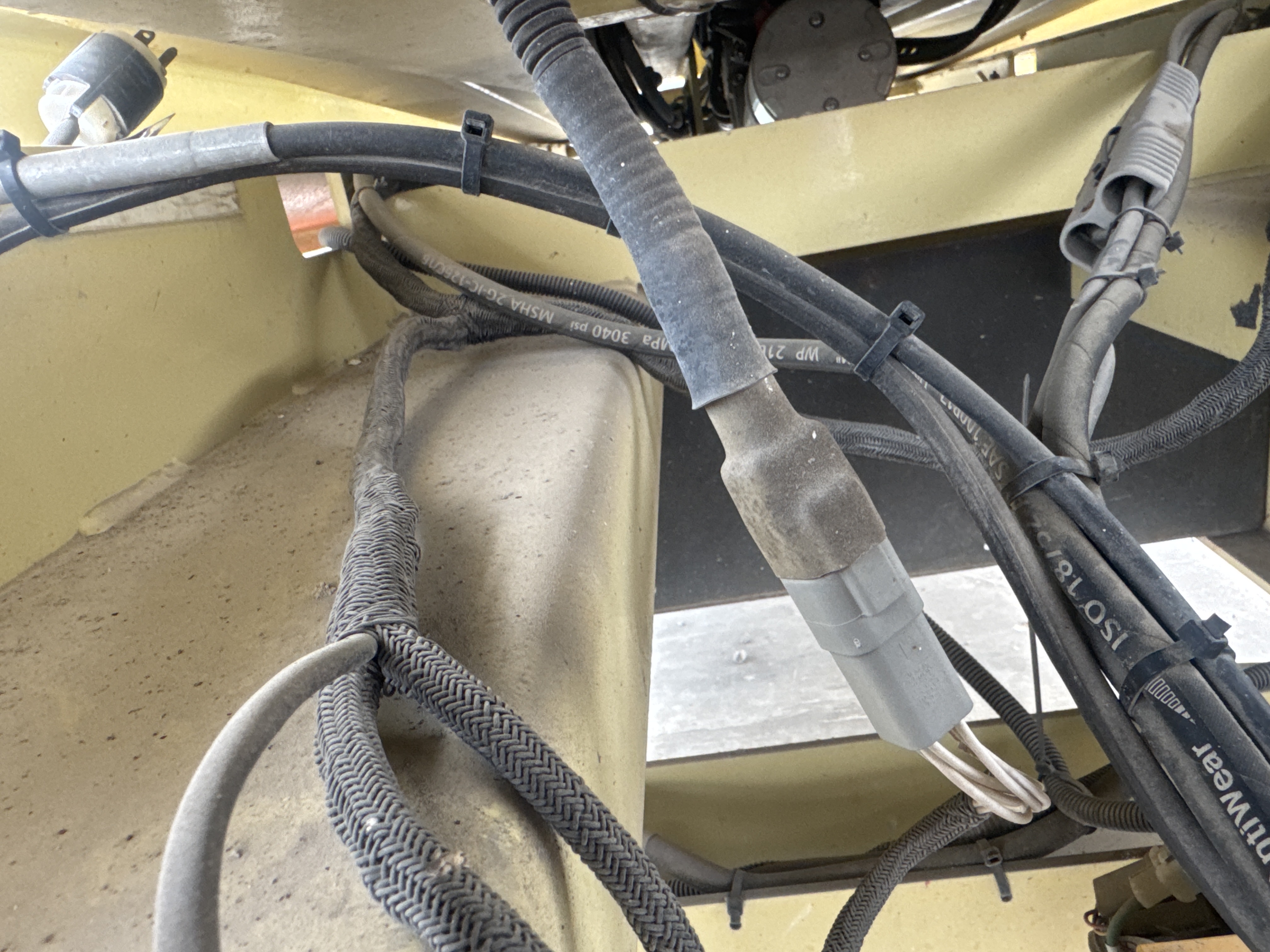 SLA-015-JLG-2646ES-Scissor-lifts-inspection-Electronics-Main-harness-1