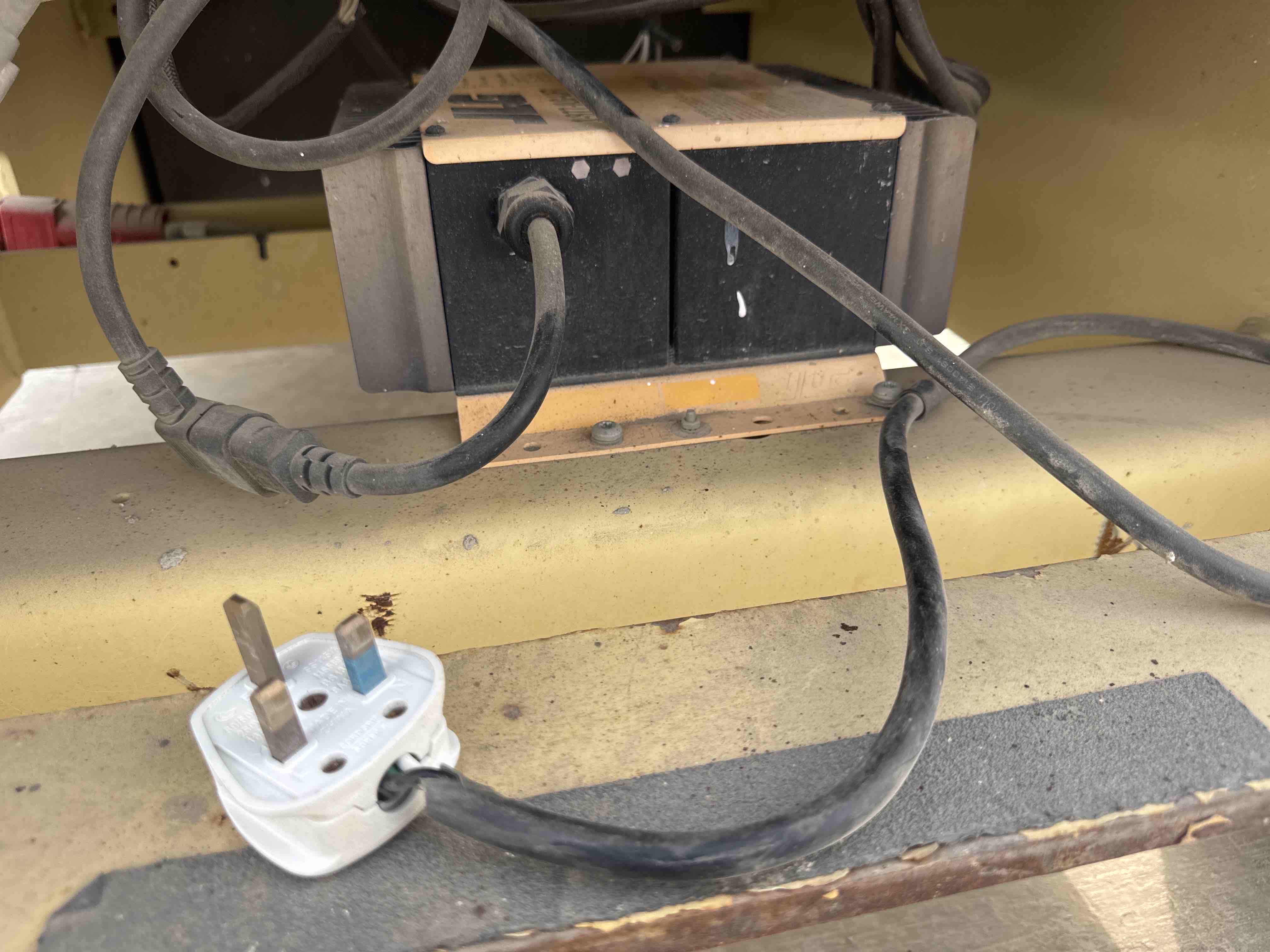 SLA-015-JLG-2646ES-Scissor-lifts-inspection-Electronics-Fuse-box-1