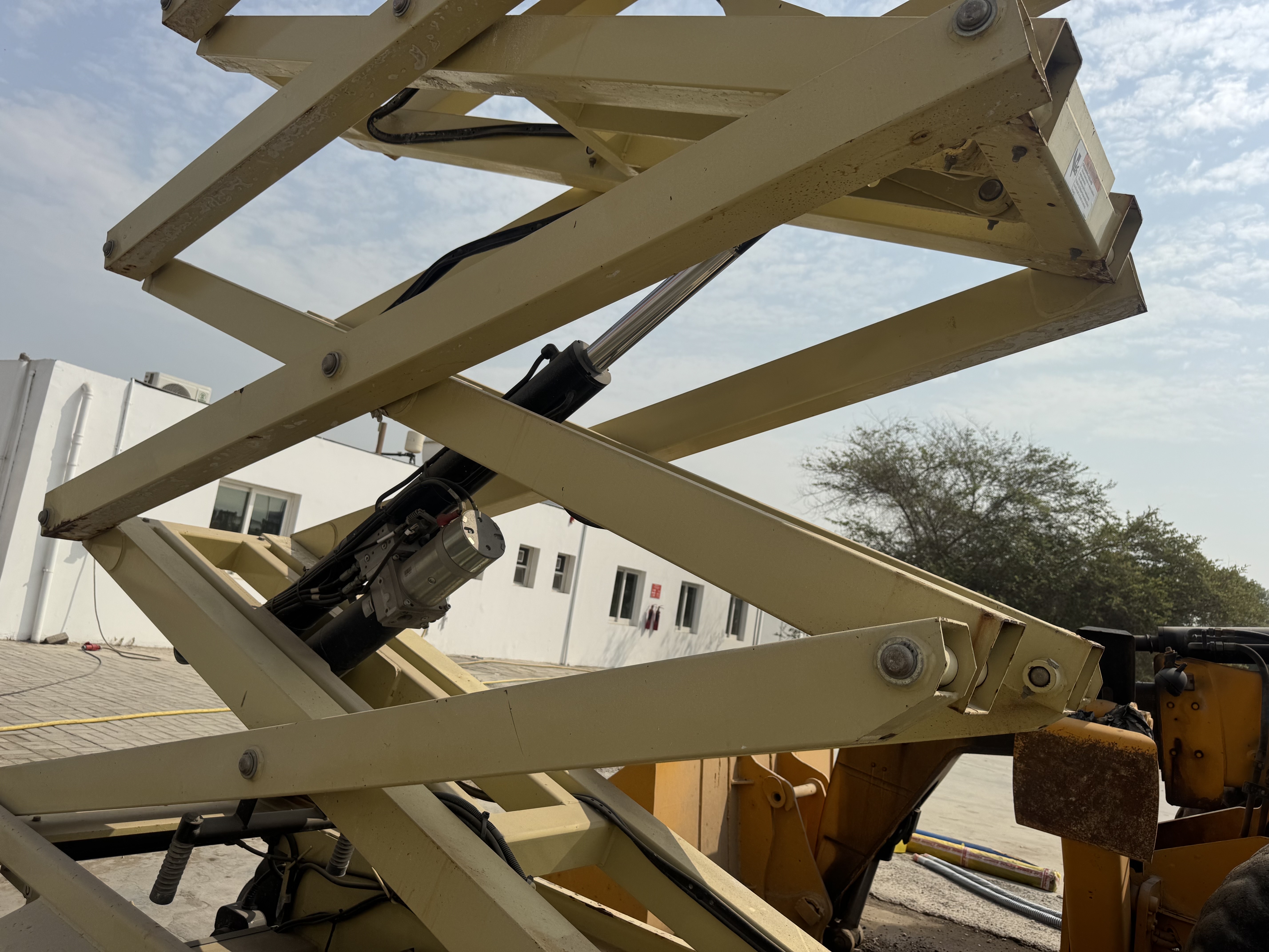 SLA-016-JLG-2646ES-Scissor-lifts-inspection-Structure-Scissor-arms-1