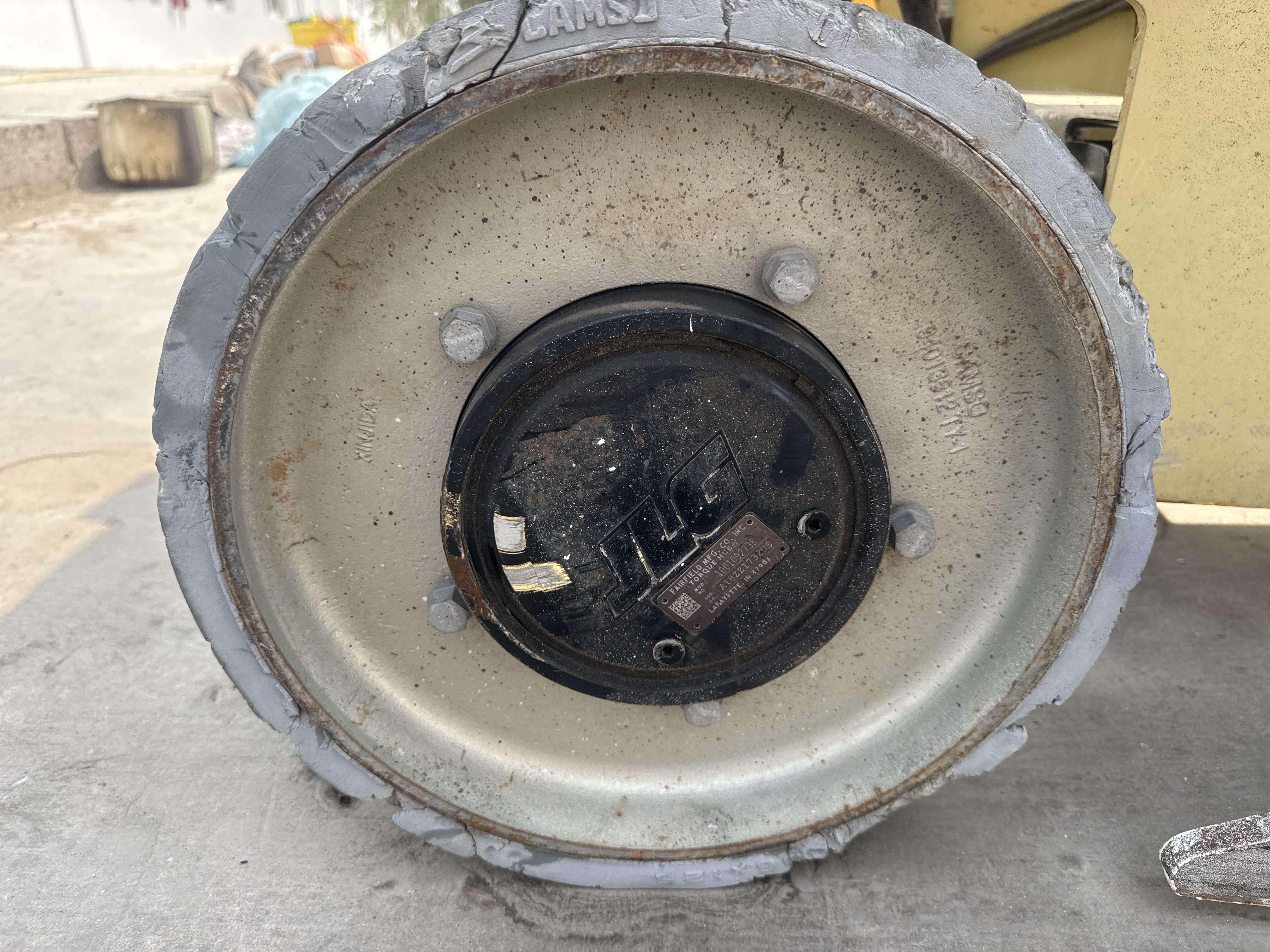 SLA-016-JLG-2646ES-Scissor-lifts-inspection-Chassis-Wheel-hub-condition-1
