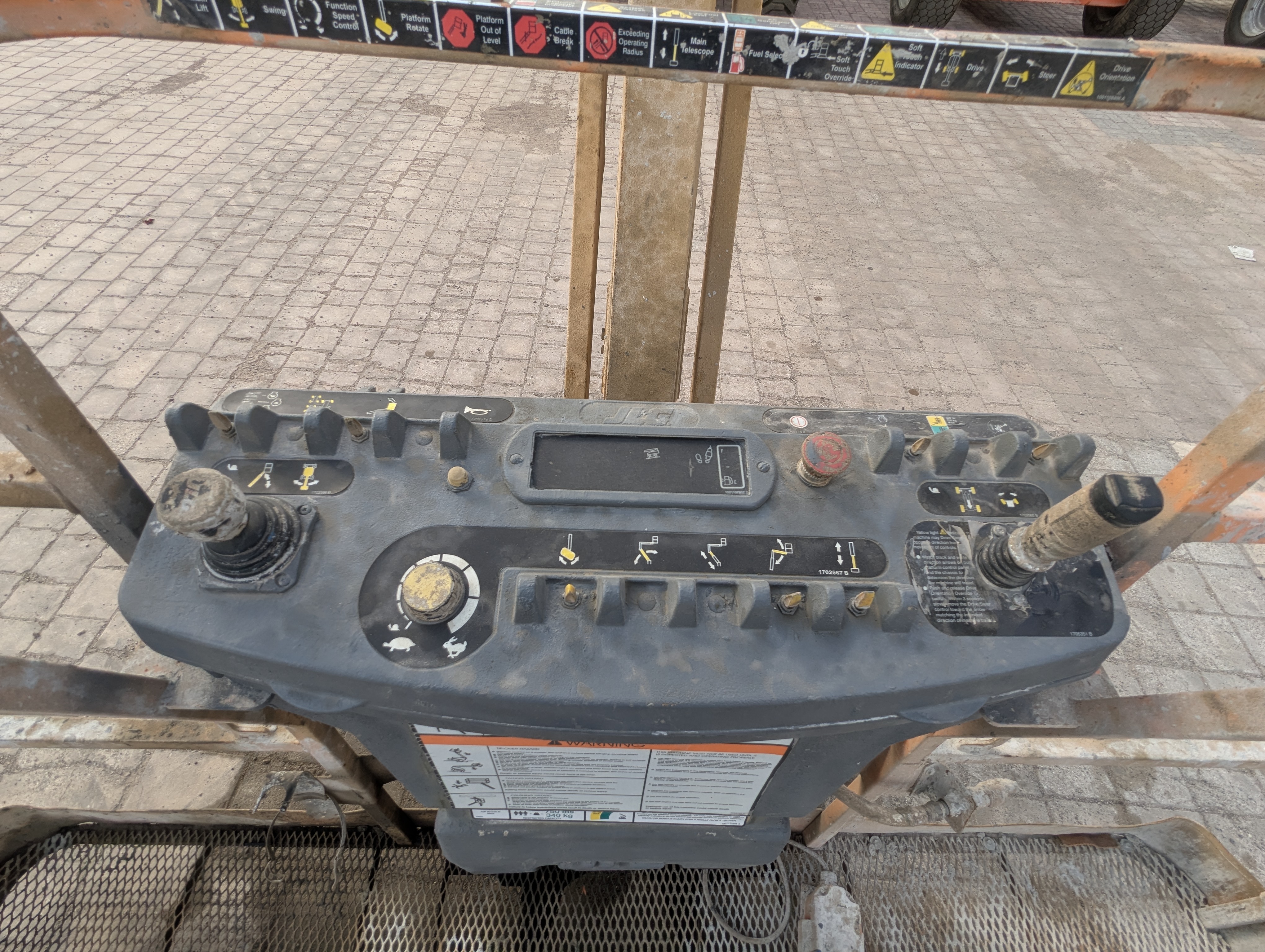 BLA-013-JLG-860SJ-Boom-lifts-inspection-Cabin-Platform-control-1