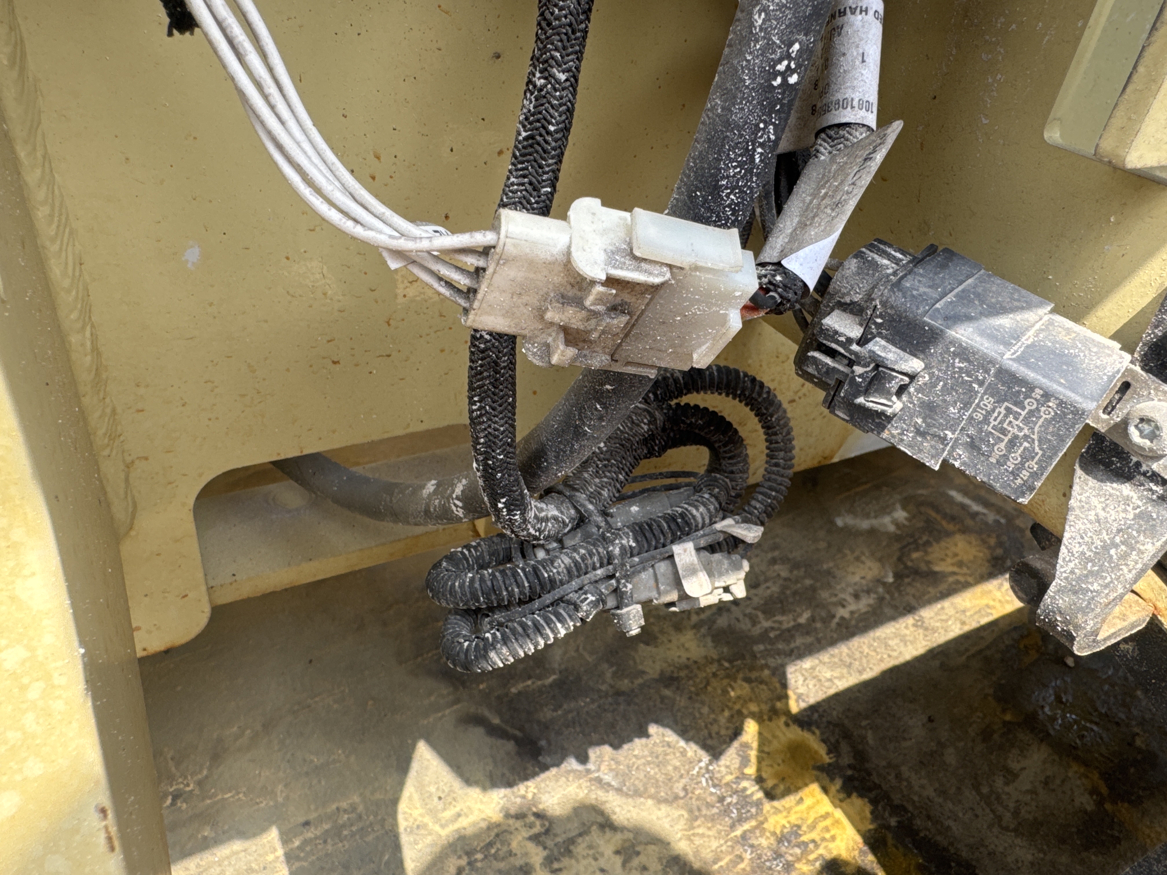 SLA-016-JLG-2646ES-Scissor-lifts-inspection-Electronics-Main-harness-1