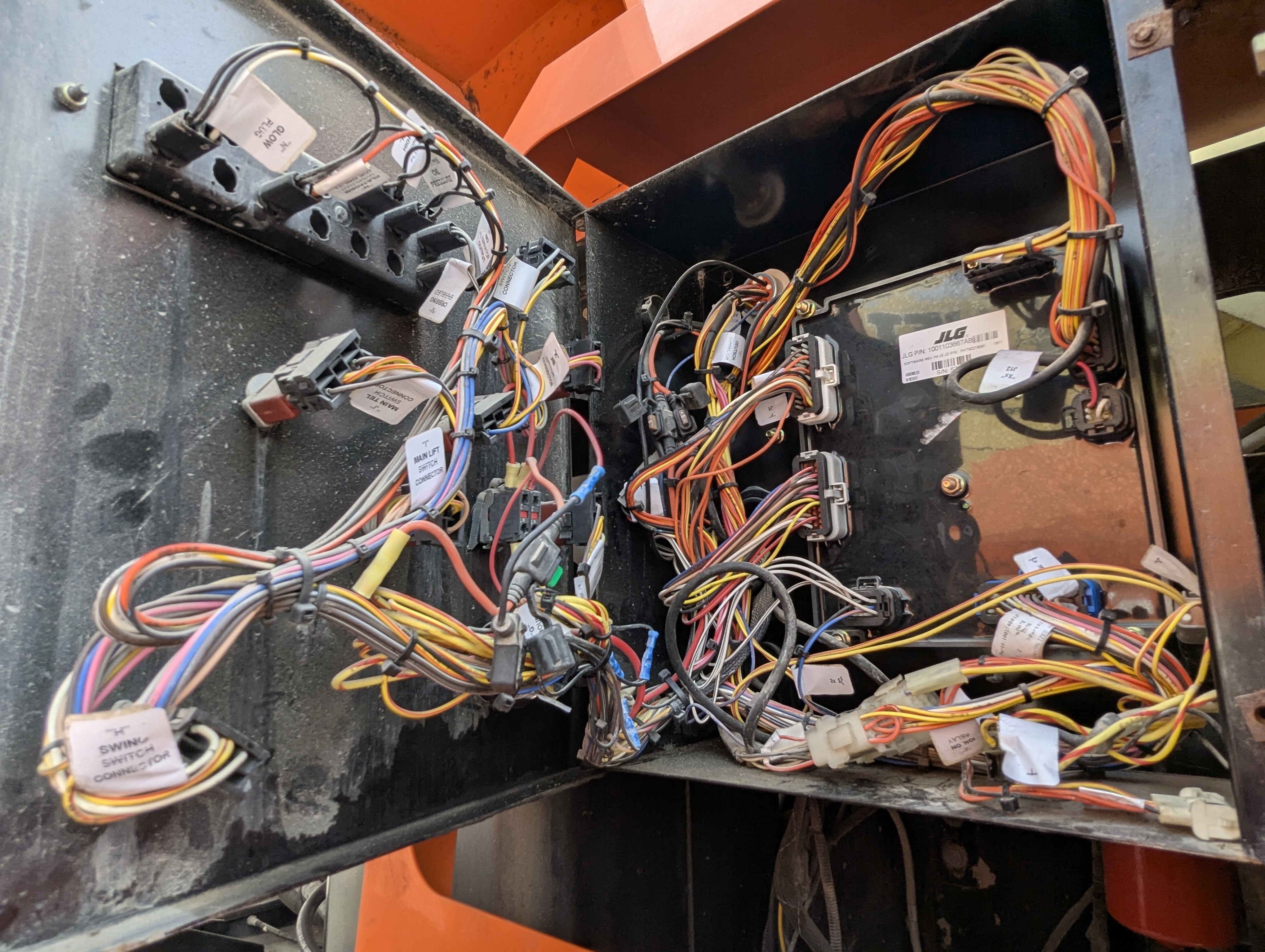 BLA-013-JLG-860SJ-Boom-lifts-inspection-Electronic-Main-harness-1