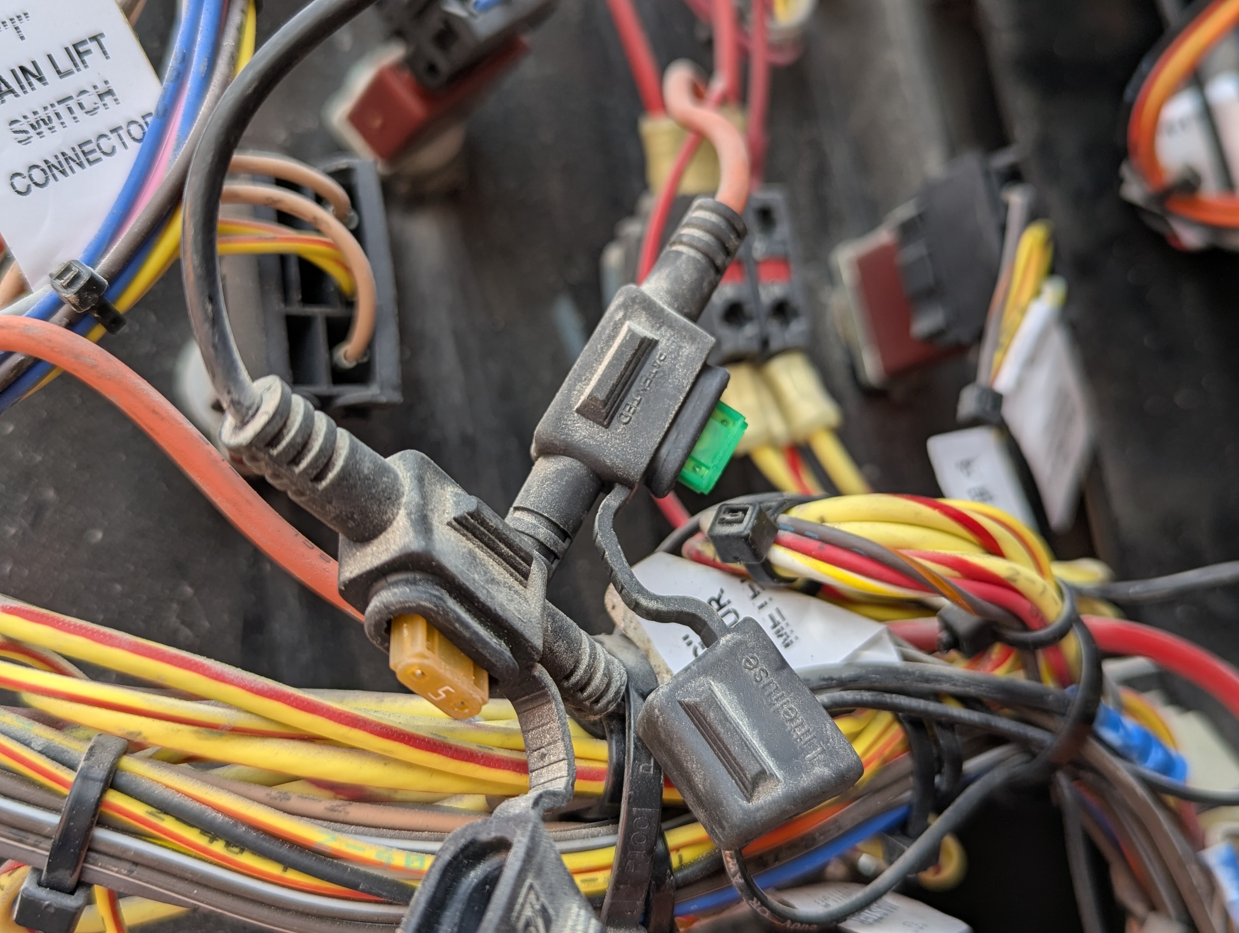 BLA-013-JLG-860SJ-Boom-lifts-inspection-Electronic-Fuse-box-1