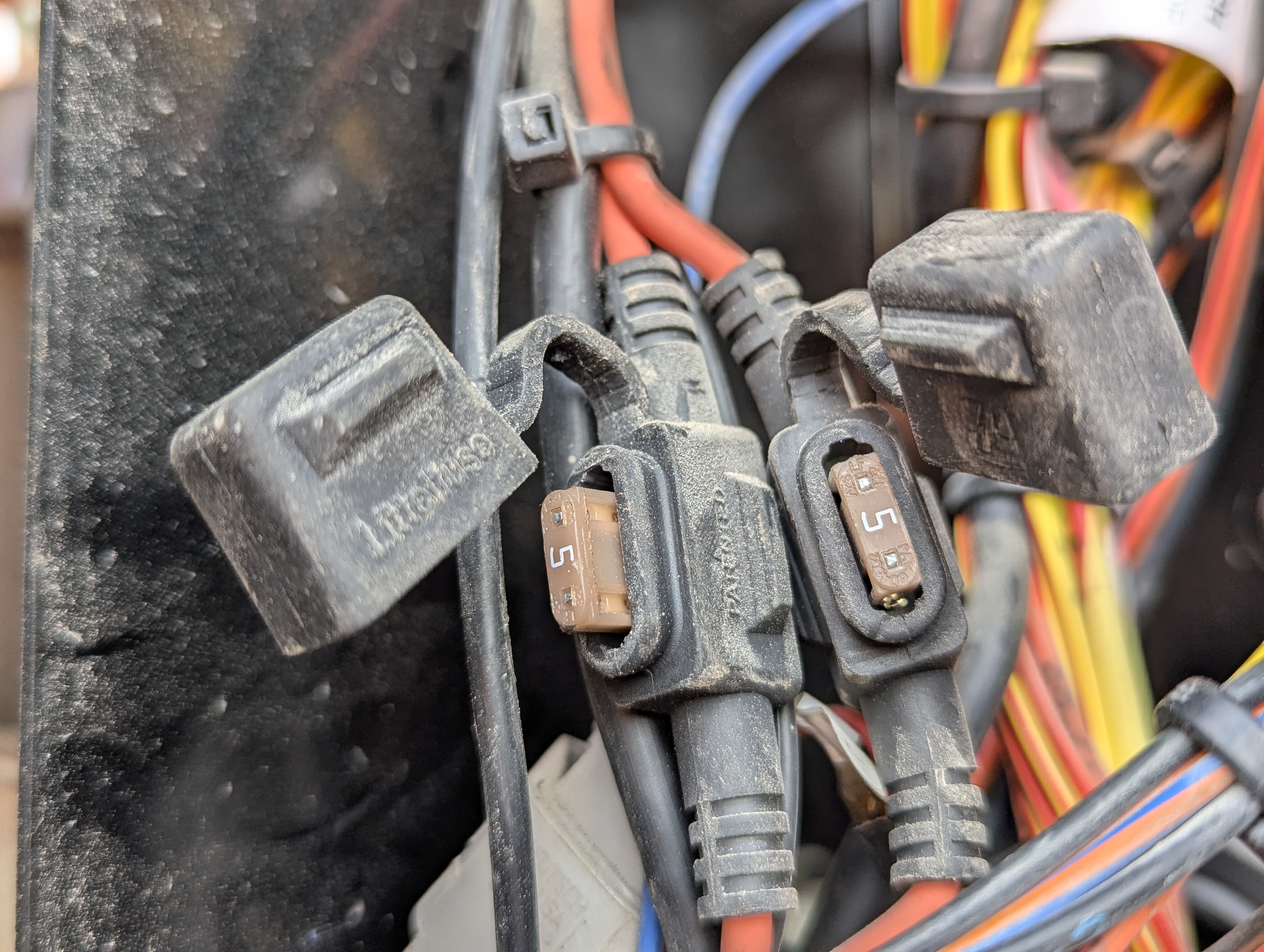 BLA-013-JLG-860SJ-Boom-lifts-inspection-Electronic-Fuse-box-1