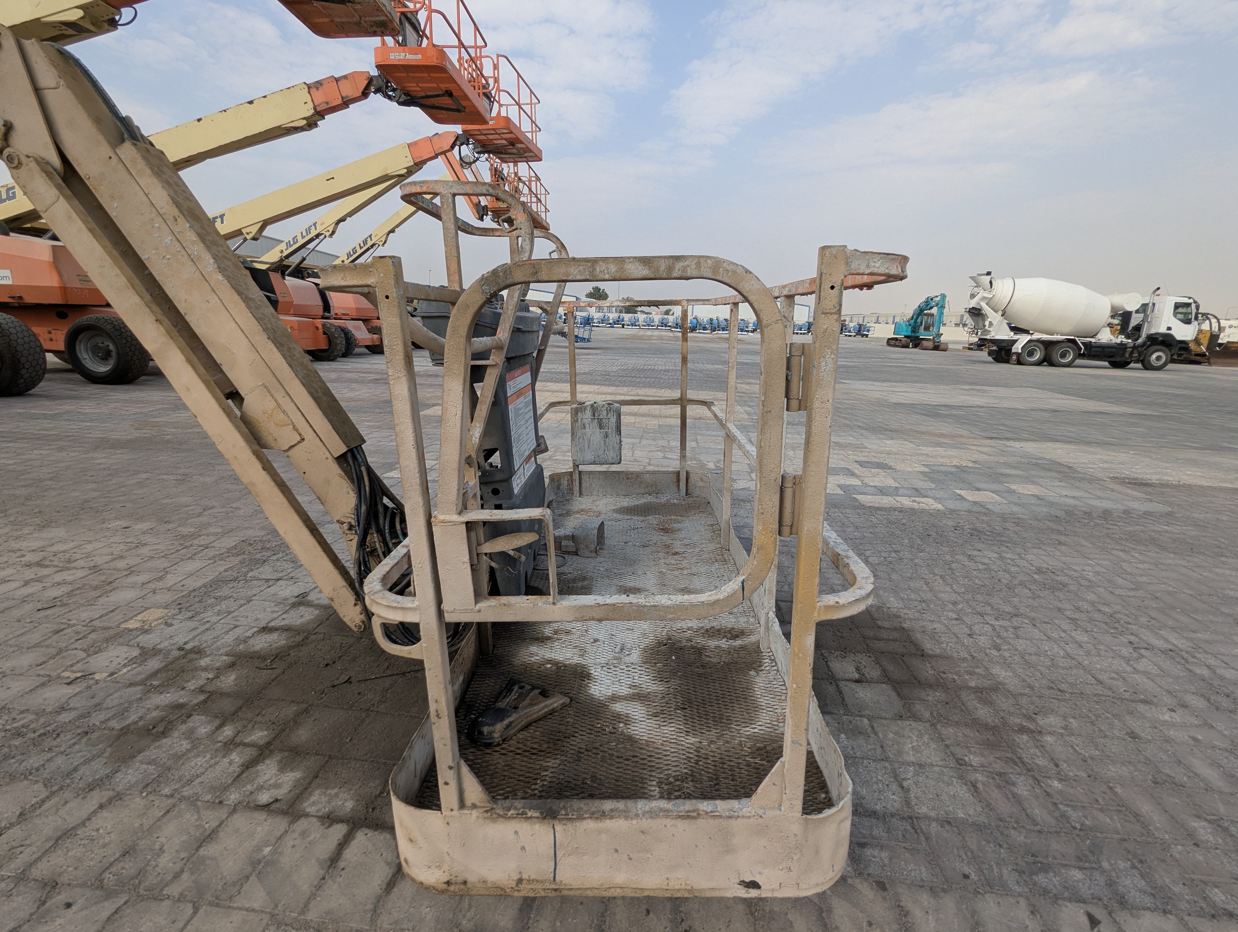 BLA-013-JLG-860SJ-Boom-lifts-inspection-Structure-Handrails-1