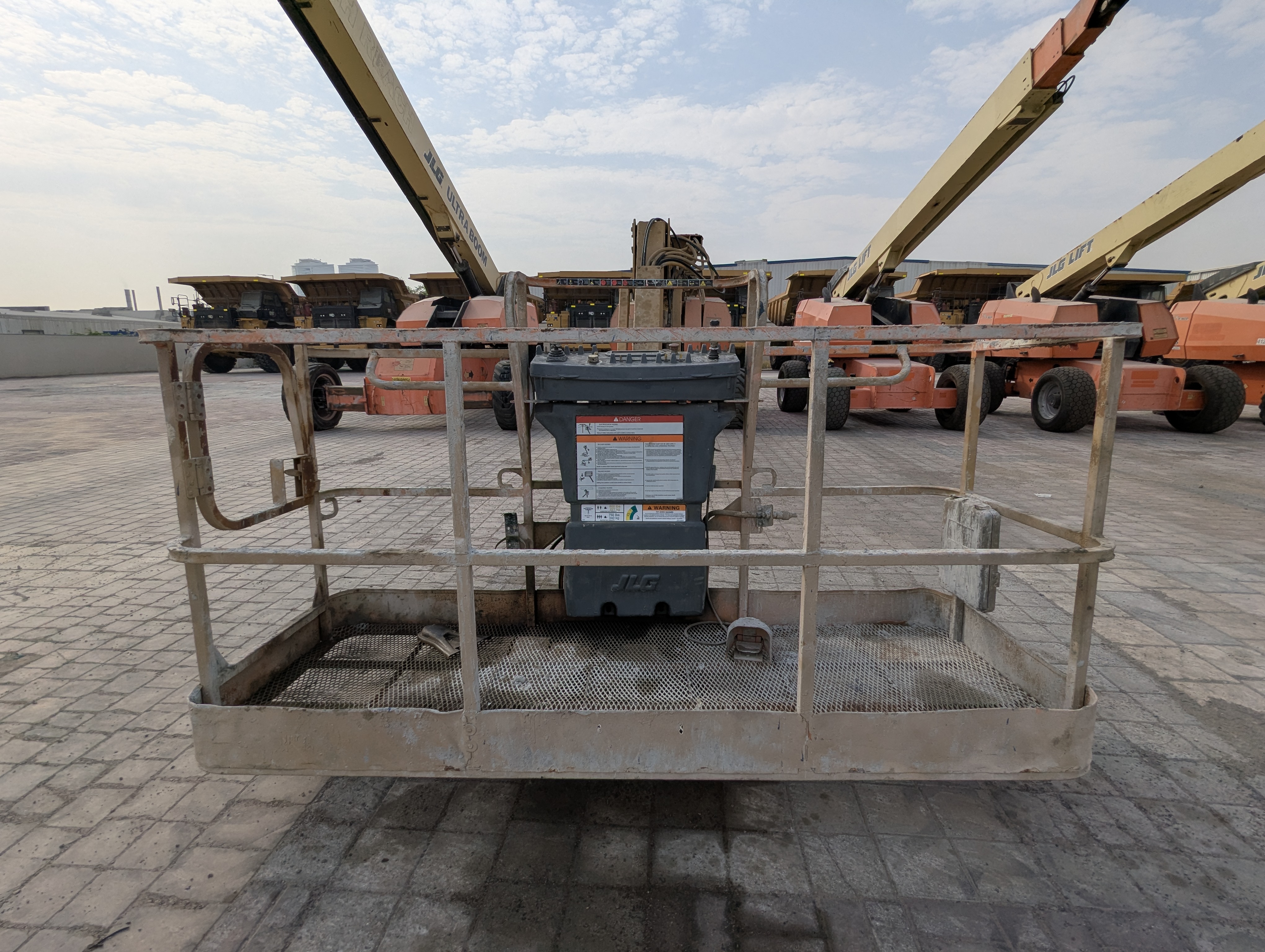 BLA-013-JLG-860SJ-Boom-lifts-inspection-Structure-Handrails-1