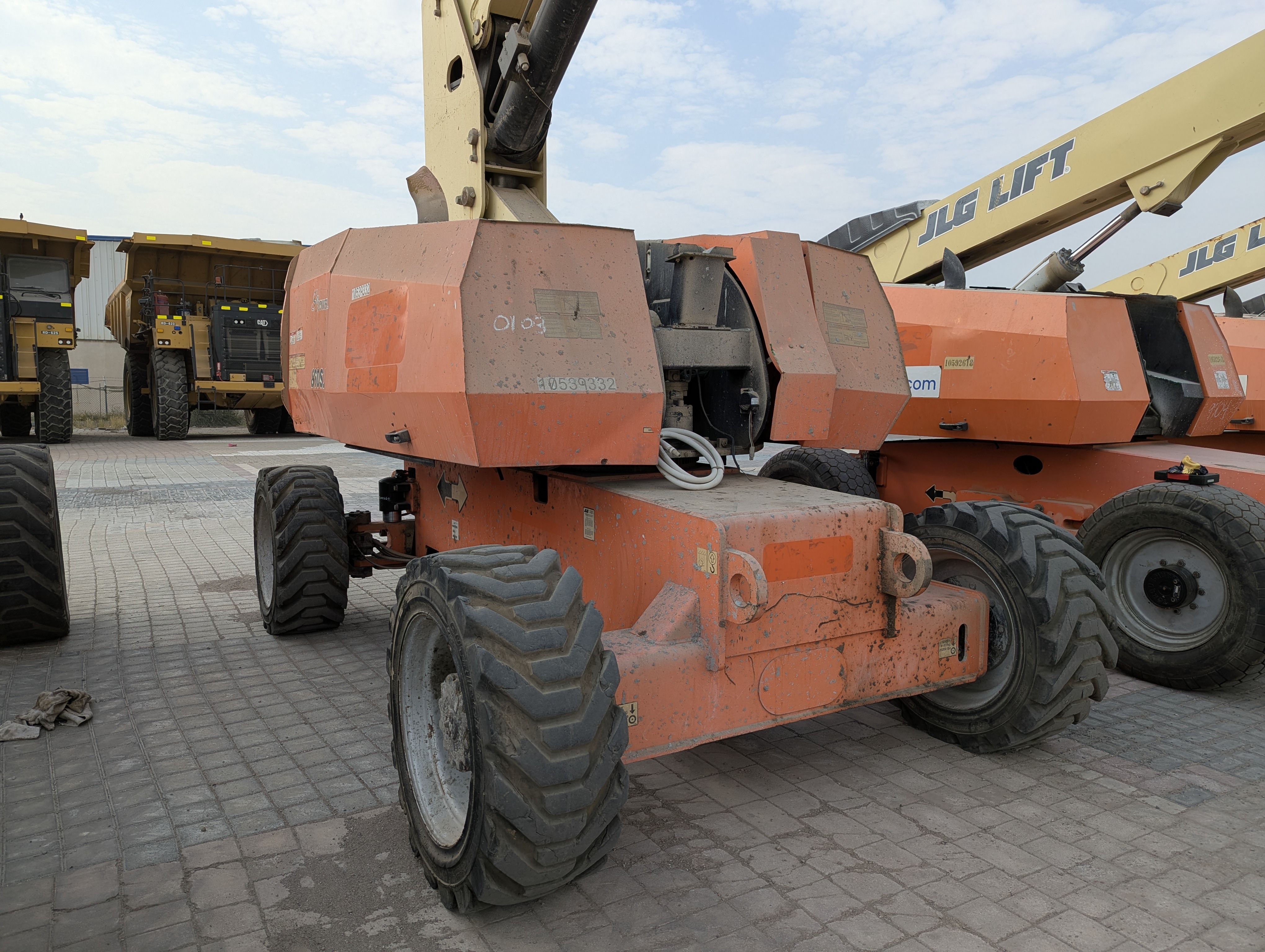 BLA-013-JLG-860SJ-Boom-lifts-inspection-Structure-Paint-1