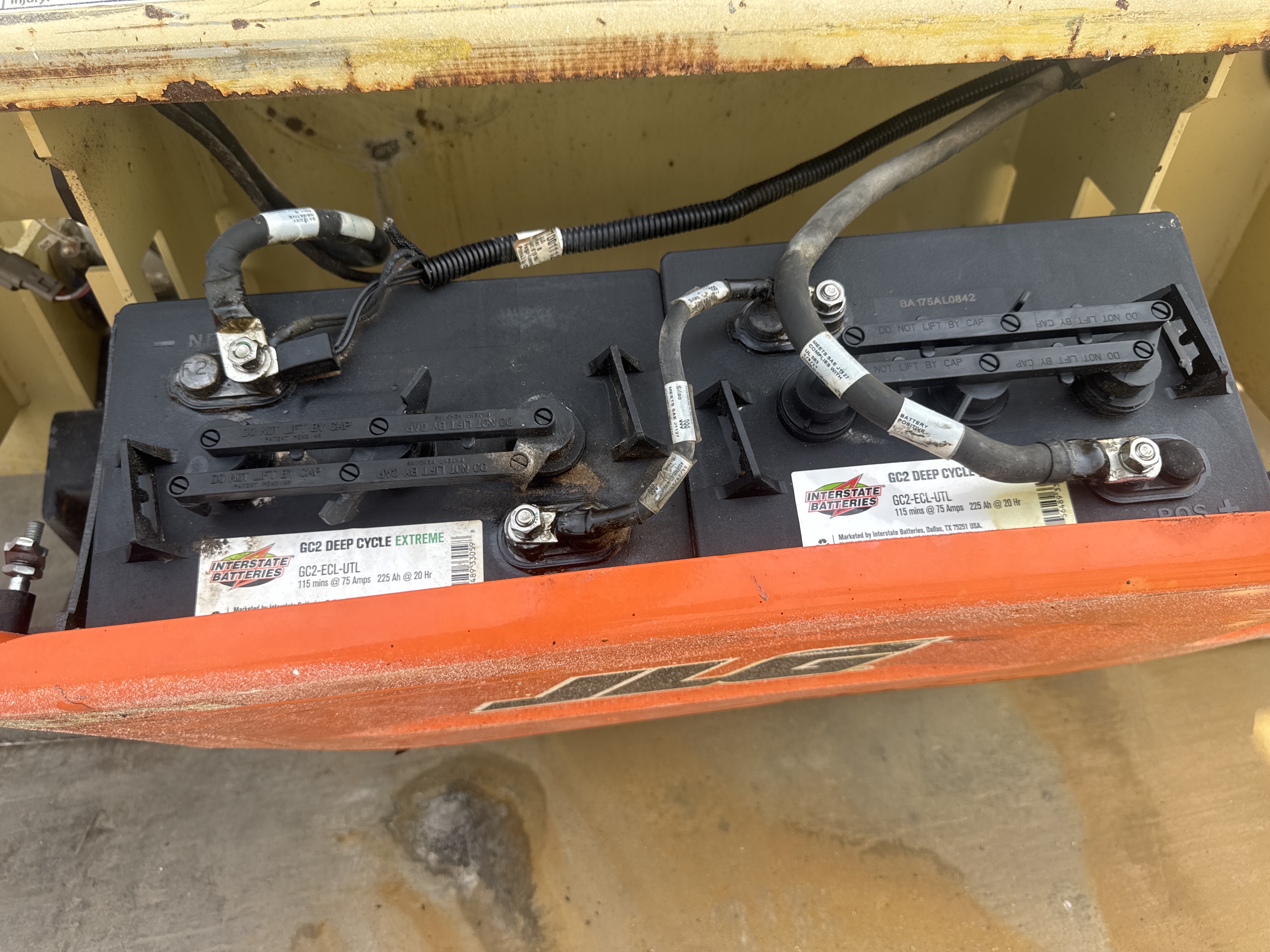 SLA-016-JLG-2646ES-Scissor-lifts-inspection-Electronics-Battery-1
