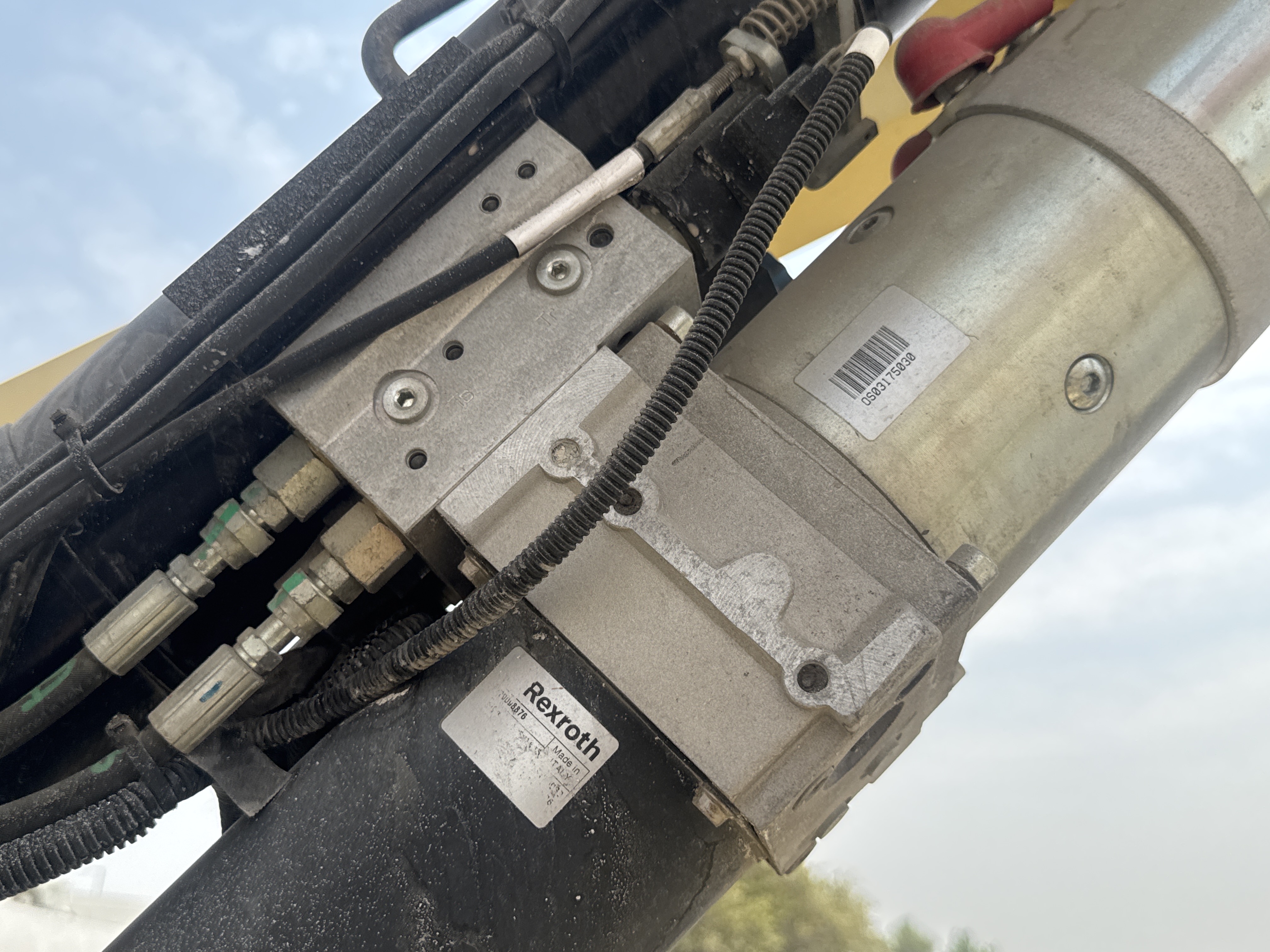 SLA-016-JLG-2646ES-Scissor-lifts-inspection-Hydraulics-Hydraulic-pump-1