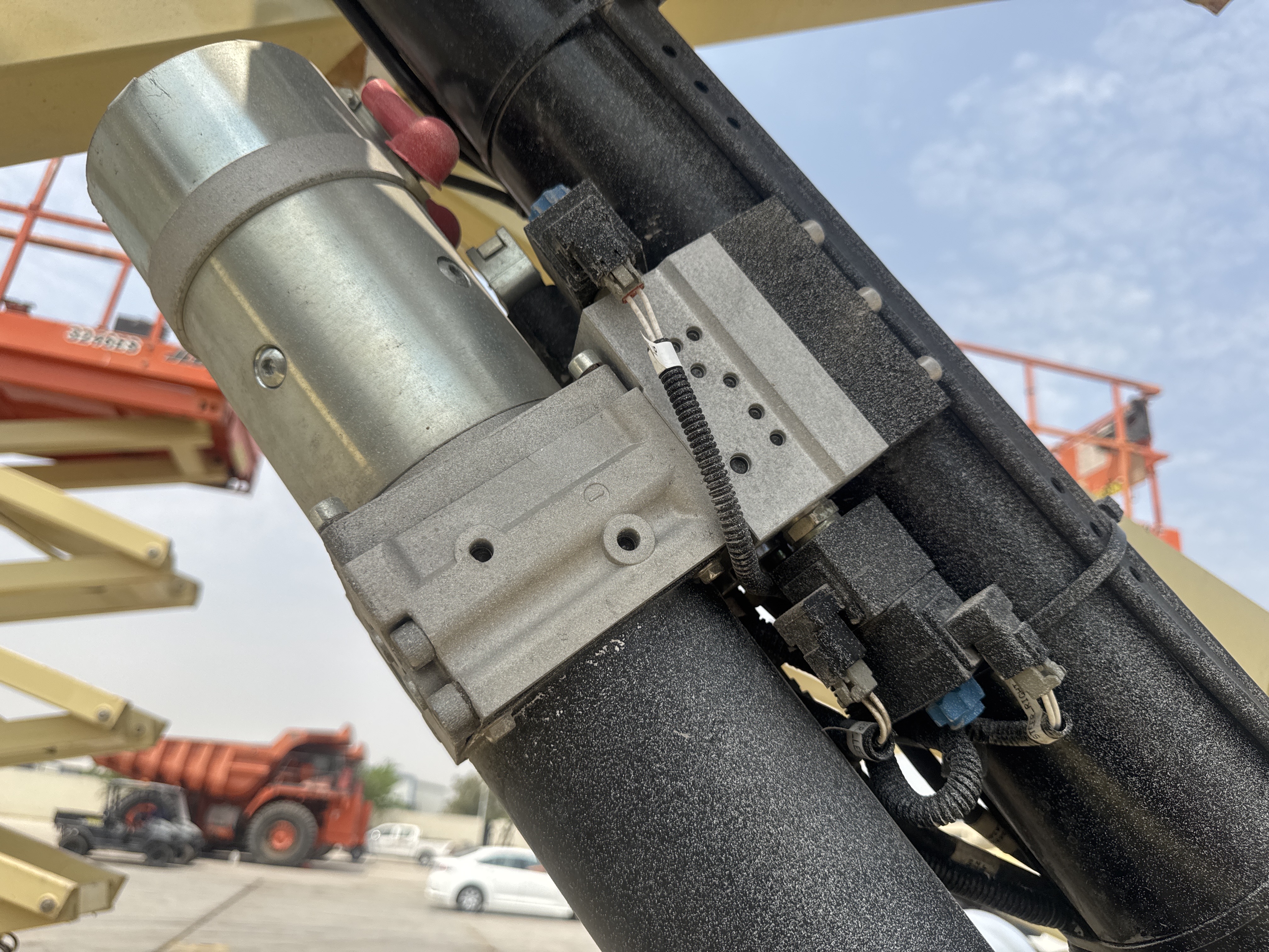 SLA-016-JLG-2646ES-Scissor-lifts-inspection-Hydraulics-Hydraulic-pump-1