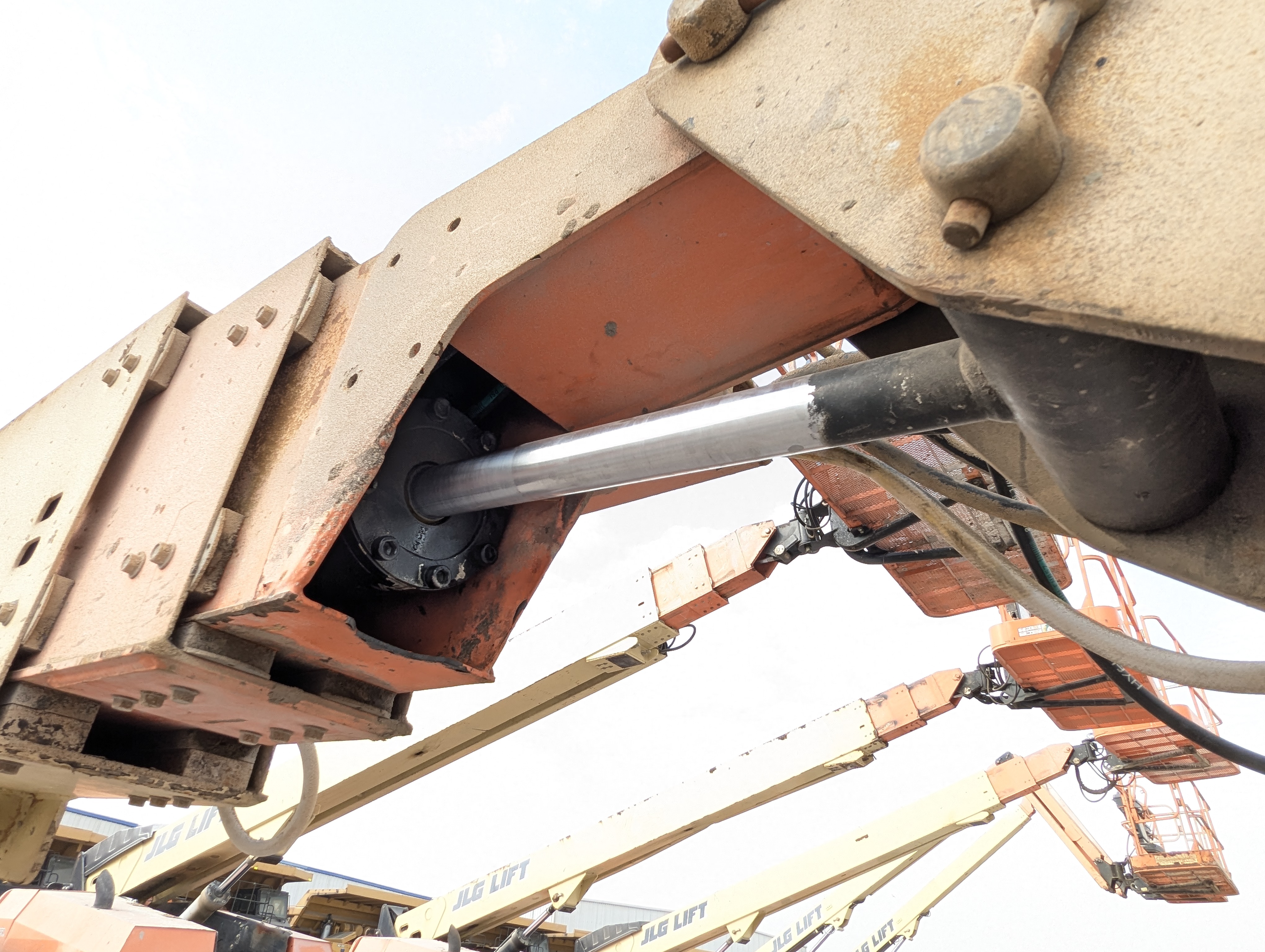 BLA-013-JLG-860SJ-Boom-lifts-inspection-Chassis-Boom-extension-cylinder-1