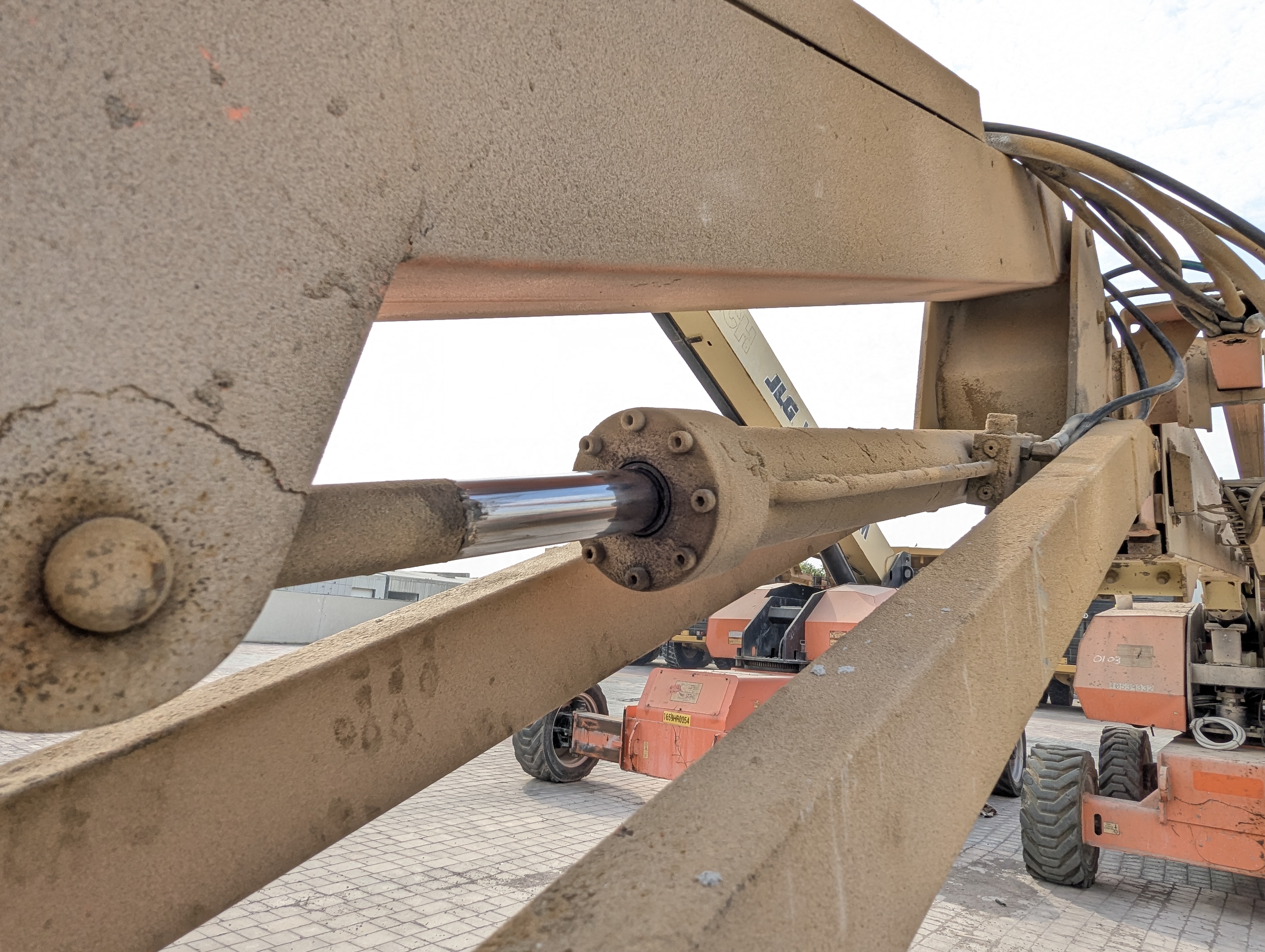 BLA-013-JLG-860SJ-Boom-lifts-inspection-Chassis-Articulated-boom-jib-cylinder-1