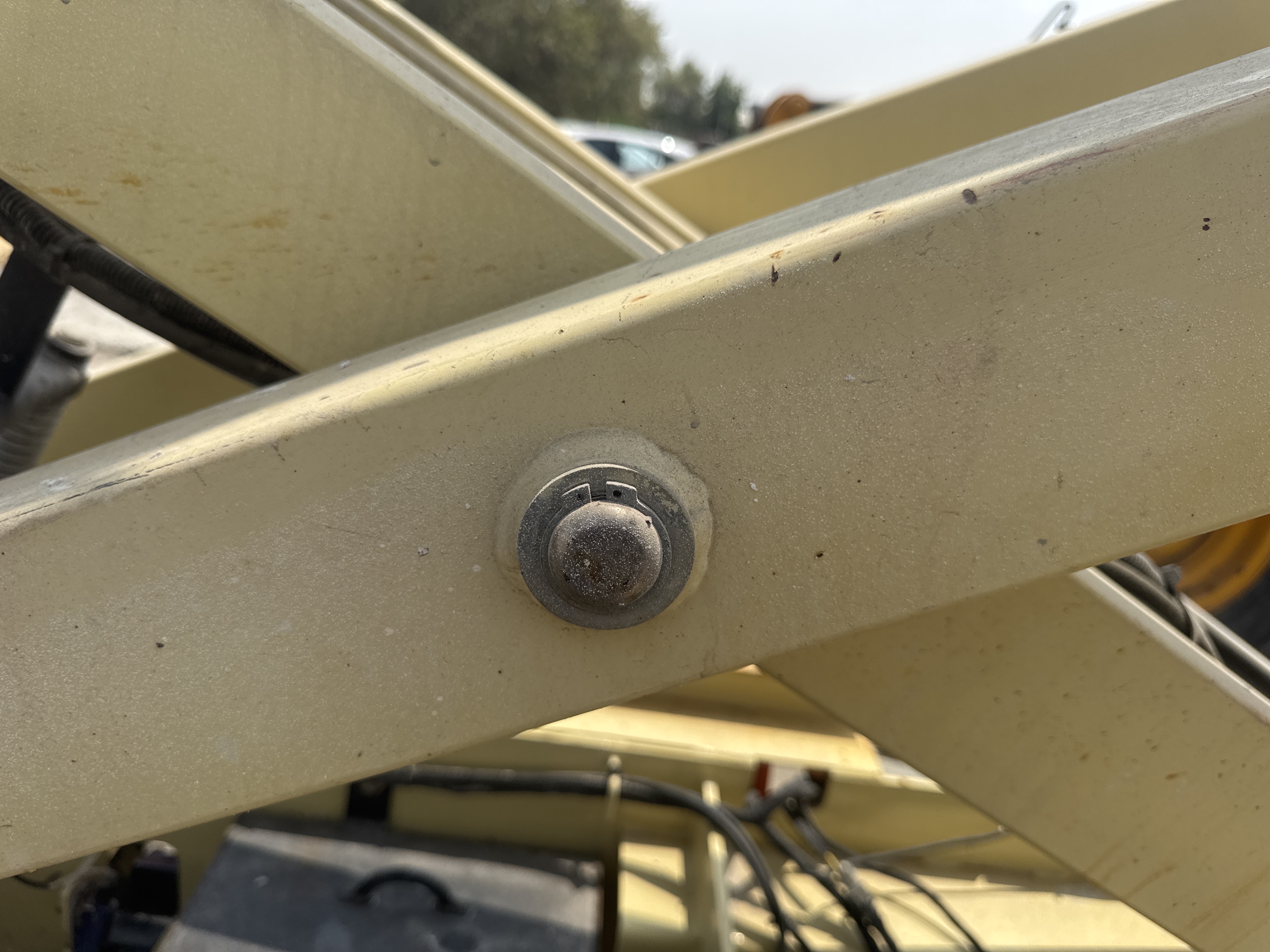 SLA-016-JLG-2646ES-Scissor-lifts-inspection-Hydraulics-Hydraulic-pins-/-locks-1