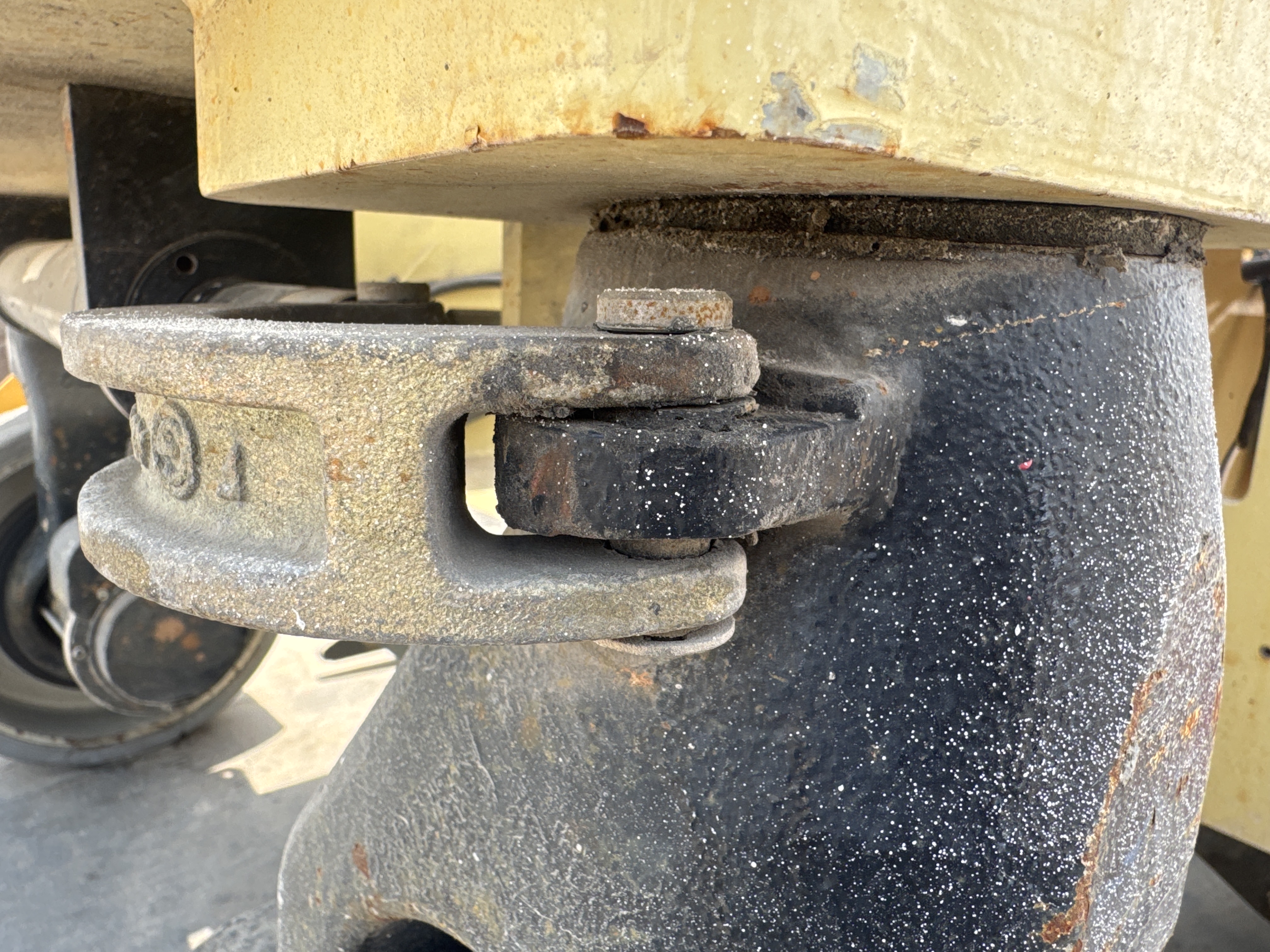 SLA-016-JLG-2646ES-Scissor-lifts-inspection-Hydraulics-Hydraulic-pins-/-locks-1